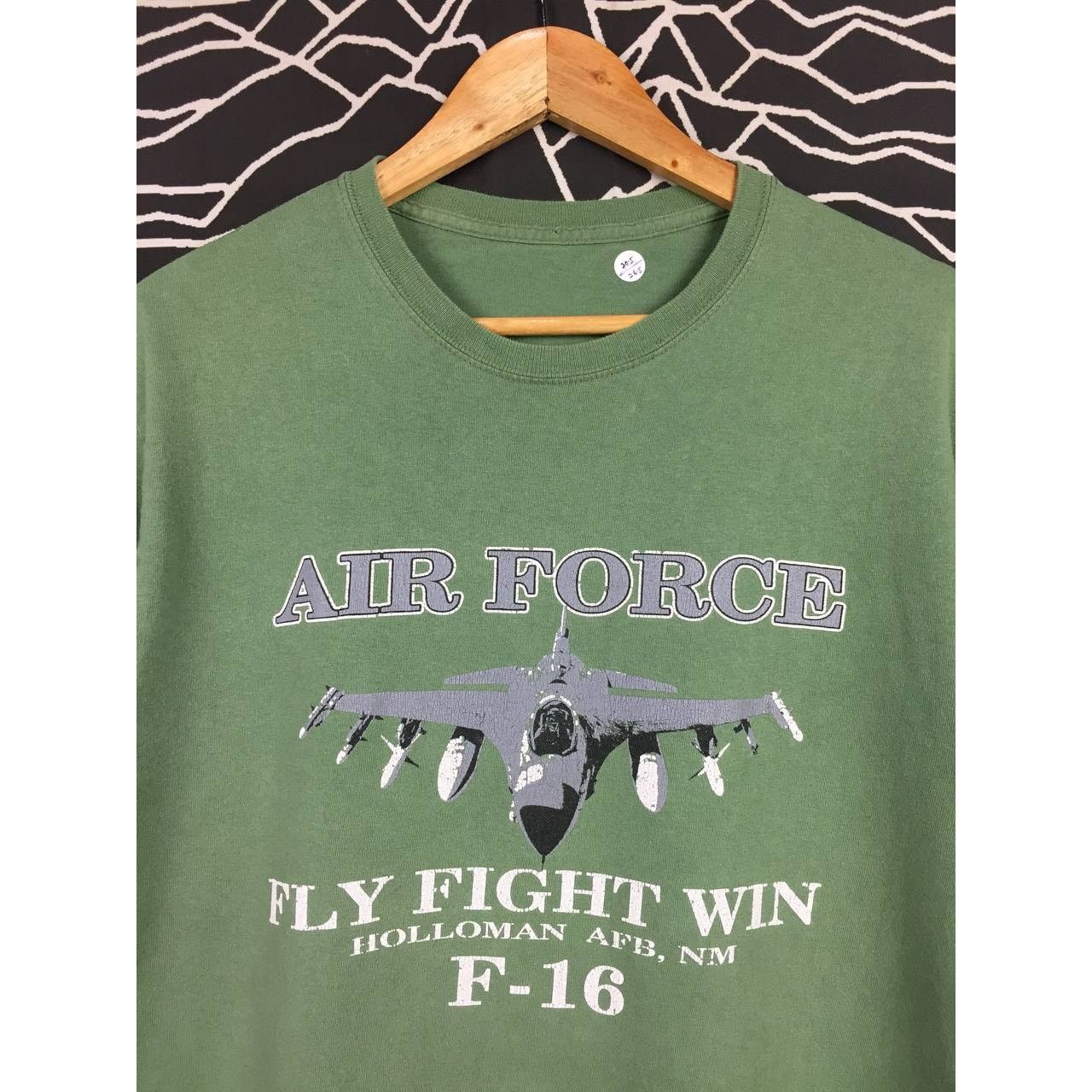 Vintage Air Force Fly Flight Win F-16 Fighting Falcon Aircraft Tee Size US M / EU 48-50 / 2 - 3 Thumbnail