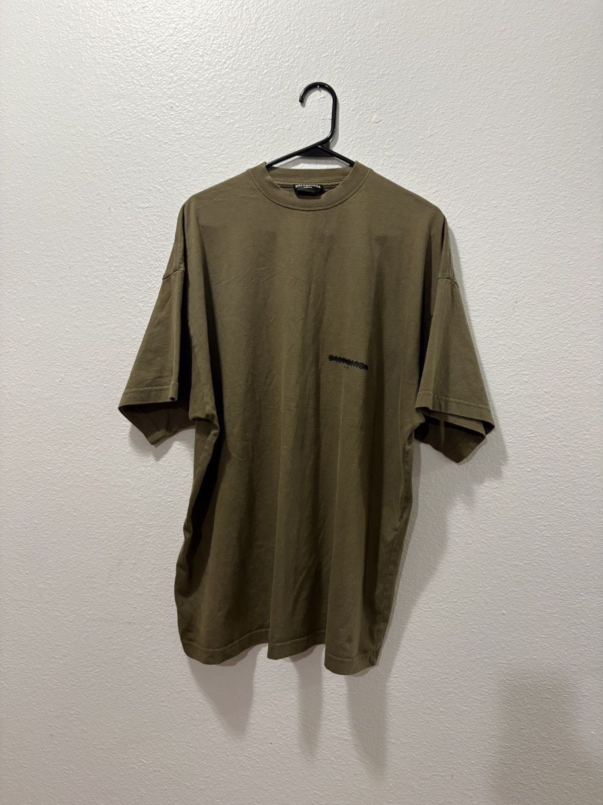 Balenciaga Balenciaga strength through oversized green T-shirt large Size US L / EU 52-54 / 3 - 7 Thumbnail