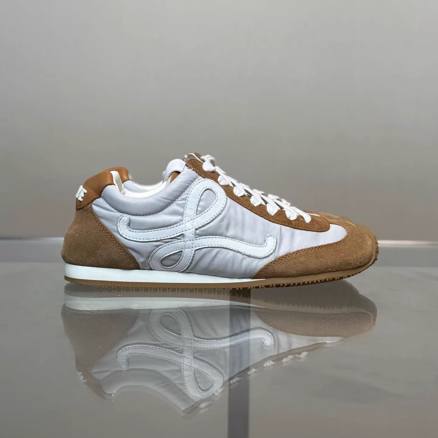 Loewe Loewe Ballet Runner 2.0 White & Brown Women's Sneaker 98/37 Size US 6.5 / IT 36.5 - 4 Thumbnail