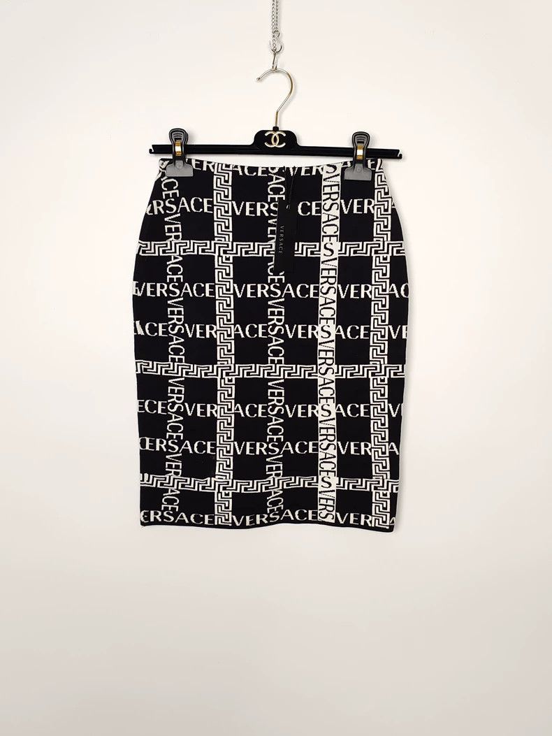 Versace Versace Full of prints on the hip-hugging skirt Size M / US 6-8 / IT 42-44 - 1 Thumbnail