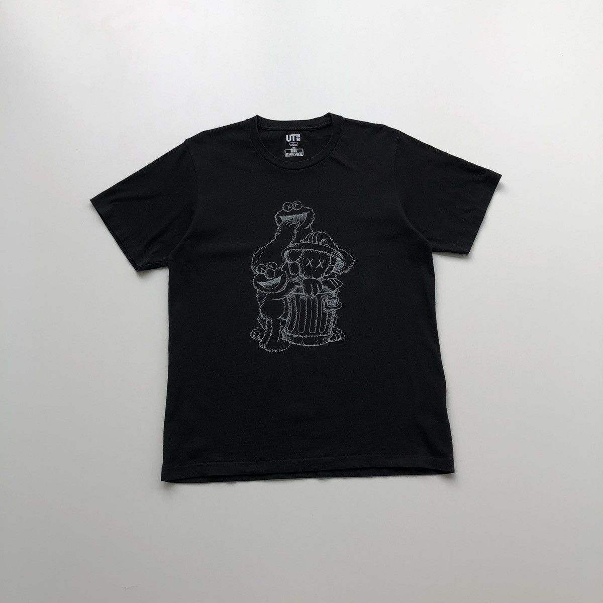 Uniqlo Uniqlo x Kaws x Sesame Street Elmo Graphic T-Shirt Black Size US L / EU 52-54 / 3 - 1 Thumbnail