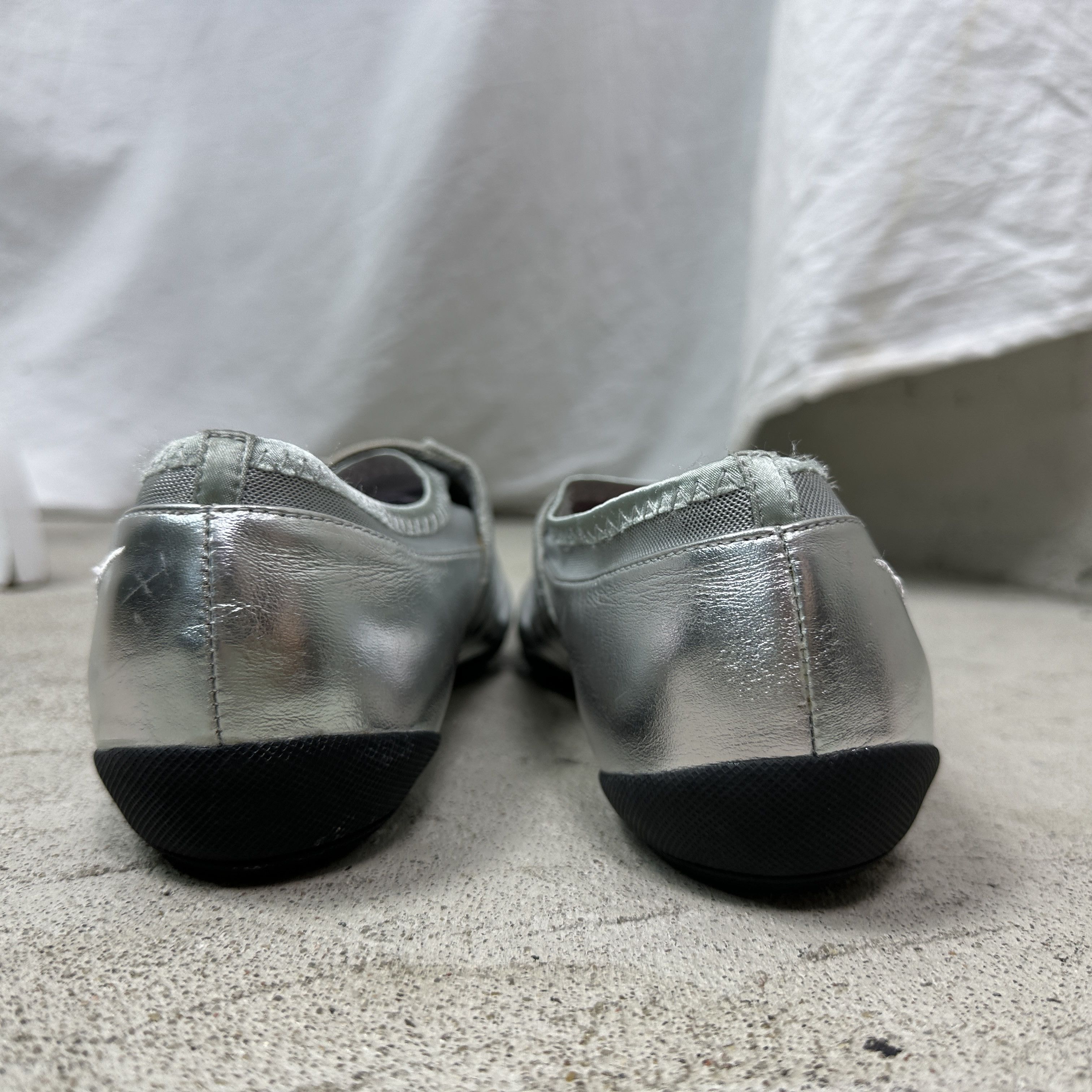 Nike Vintage Leather Sporty Nike Silver Chrome Sneakers 00s Size US 6.5 / IT 36.5 - 7 Thumbnail
