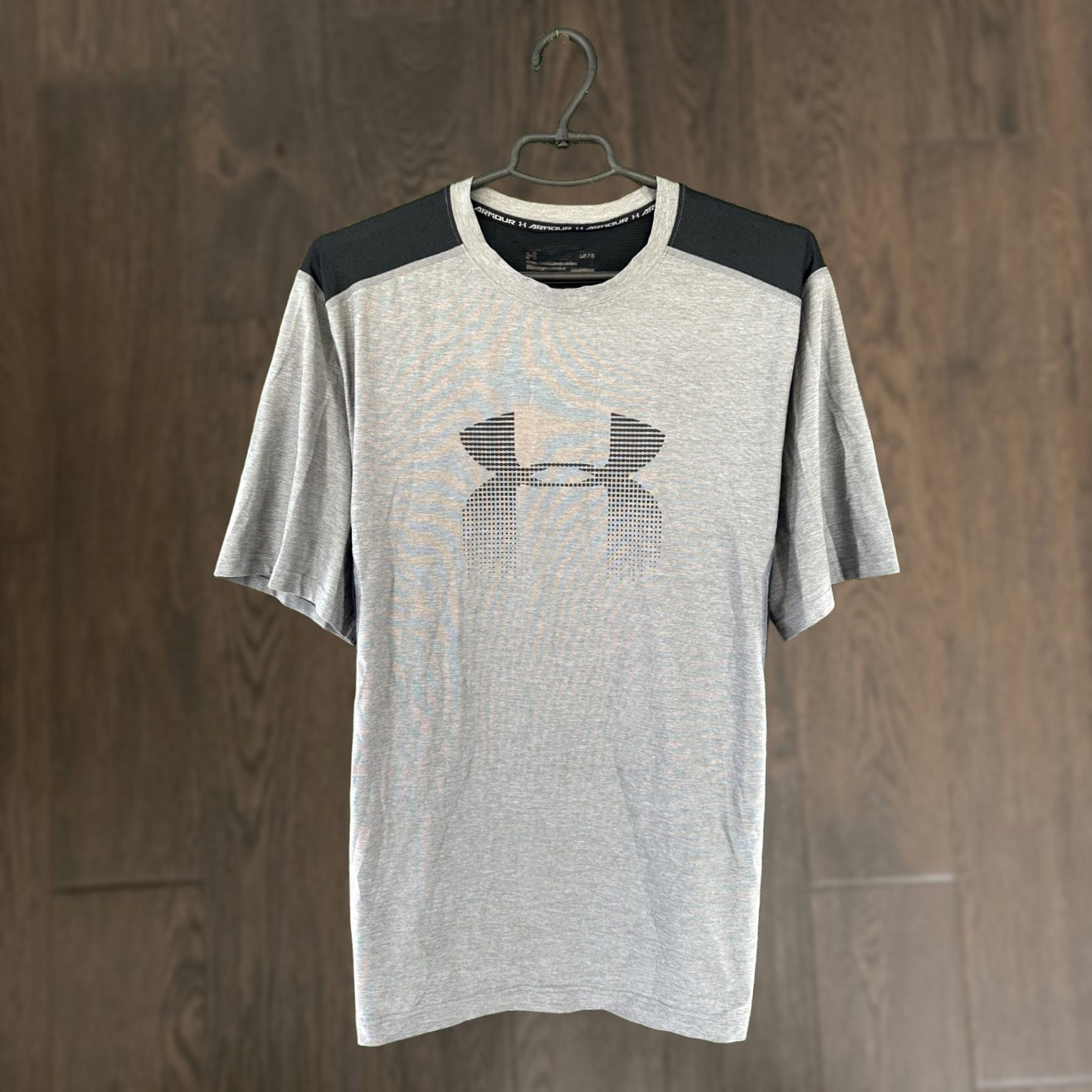 Under Armour UNDER ARMOUR Shirt Men 2017 HeatGear Jersey Short Sleeve Crew Neck Size L Gray Black Size US L / EU 52-54 / 3 - 1 Thumbnail