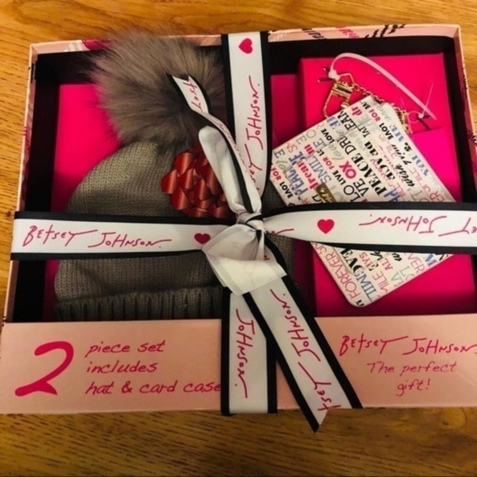 Betsey Johnson Betsey Johnson Wallet And Pom Pom Hat Set NWT Size ONE SIZE - 1 Thumbnail