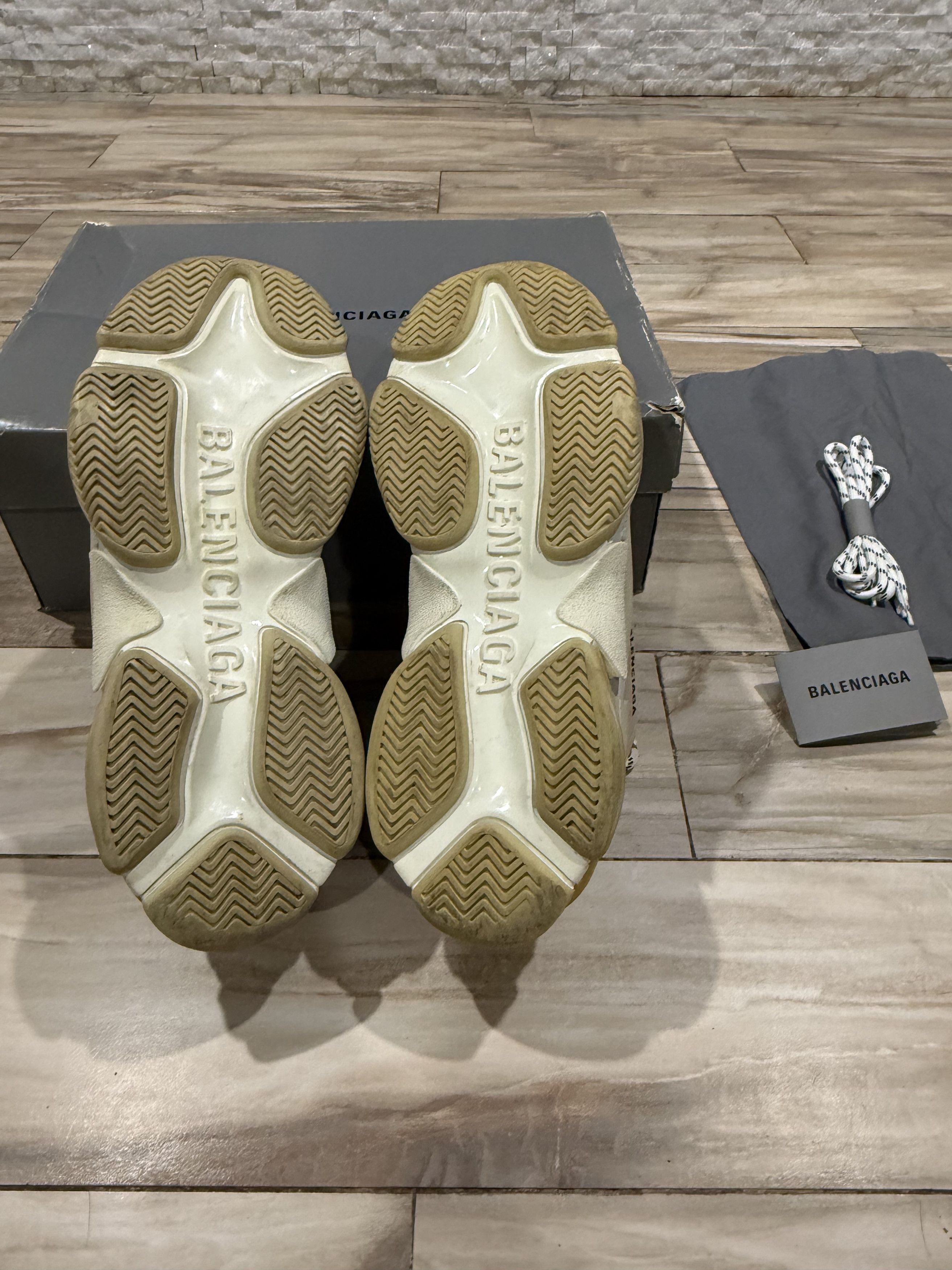 Balenciaga Balenciaga Triple S Beige/Green colorway Size US 10 / EU 43 - 7 Thumbnail
