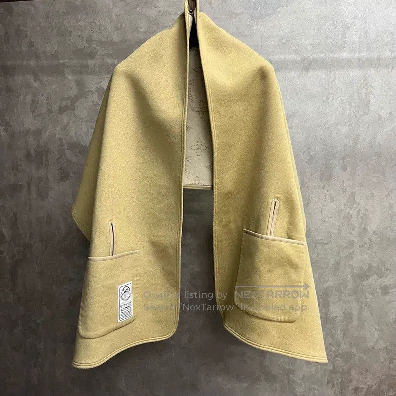 Louis Vuitton Louis Vuitton size os Full printed shawl Cape Size US M / EU 48-50 / 2 - 1 Thumbnail