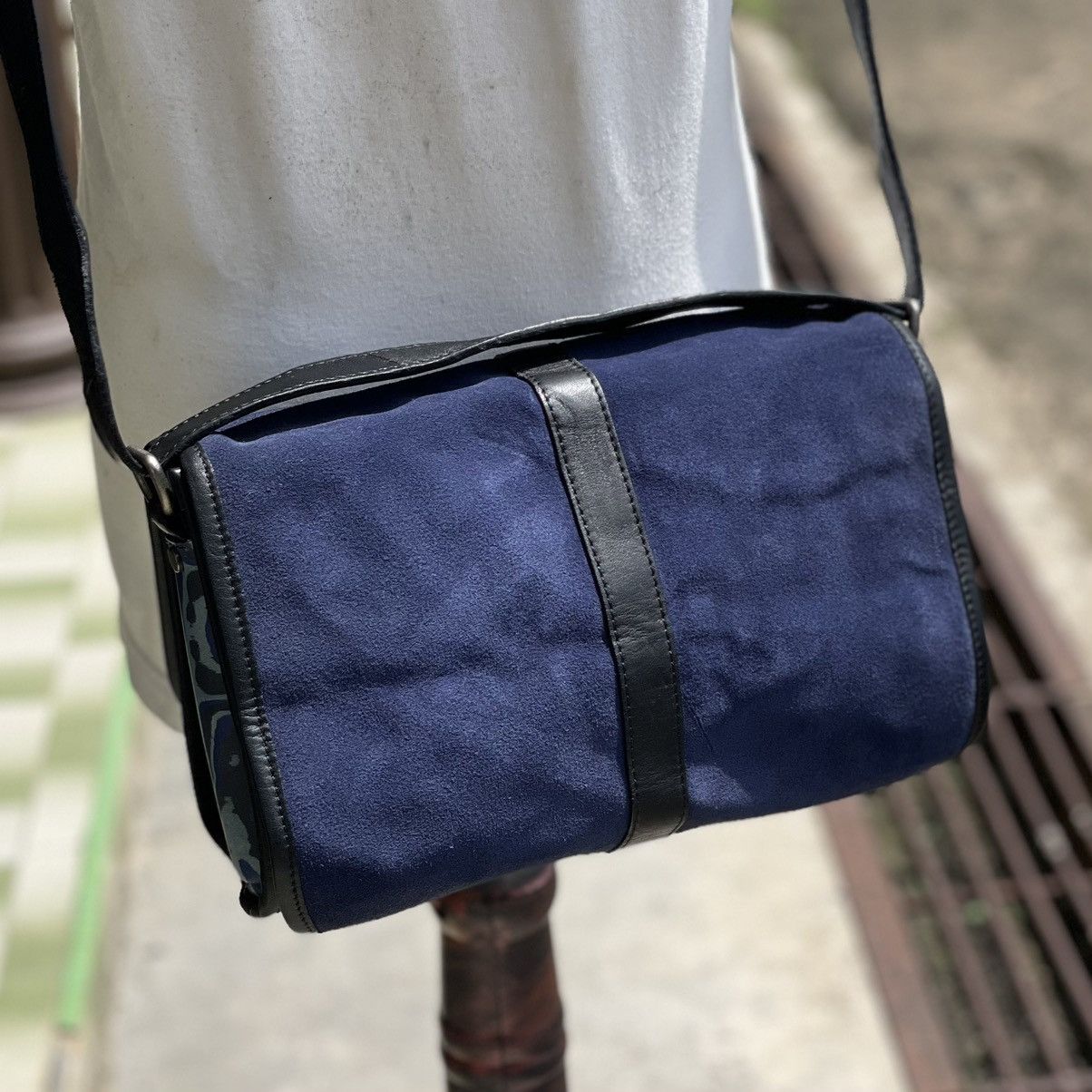 Diesel × Diesel Black Gold 🔥 RARE DIESEL BLACK GOLD REVERSIBLE LEATHER CROSSBODY Size ONE SIZE - 8 Thumbnail