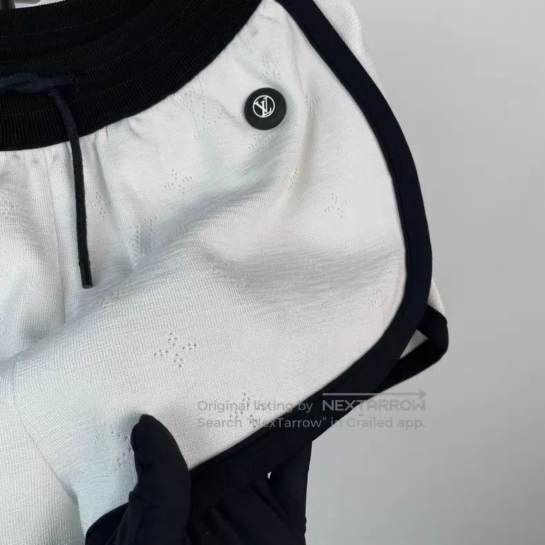 Louis Vuitton Louis Vuitton size xs Panda color matching white presbyopic Size US 28 / EU 44 - 4 Thumbnail
