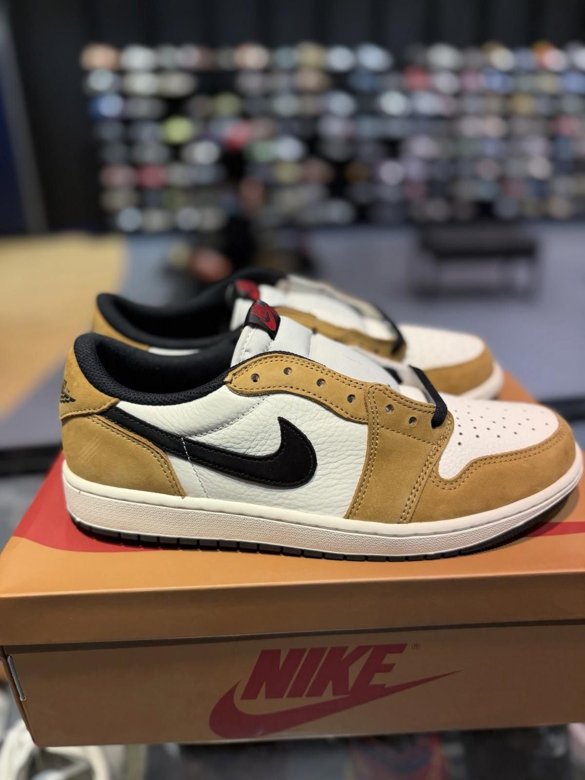 Size 10.5M Air Jordan 1 Low OG Rookie of the Year CZ0790-107