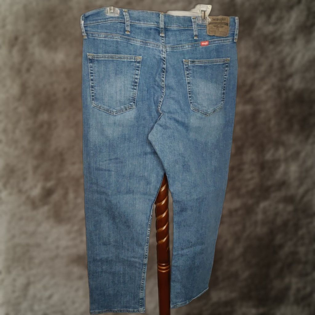 Wrangler Men's Jeans 34x30 Relaxed Fit Bootcut Medium Wash
