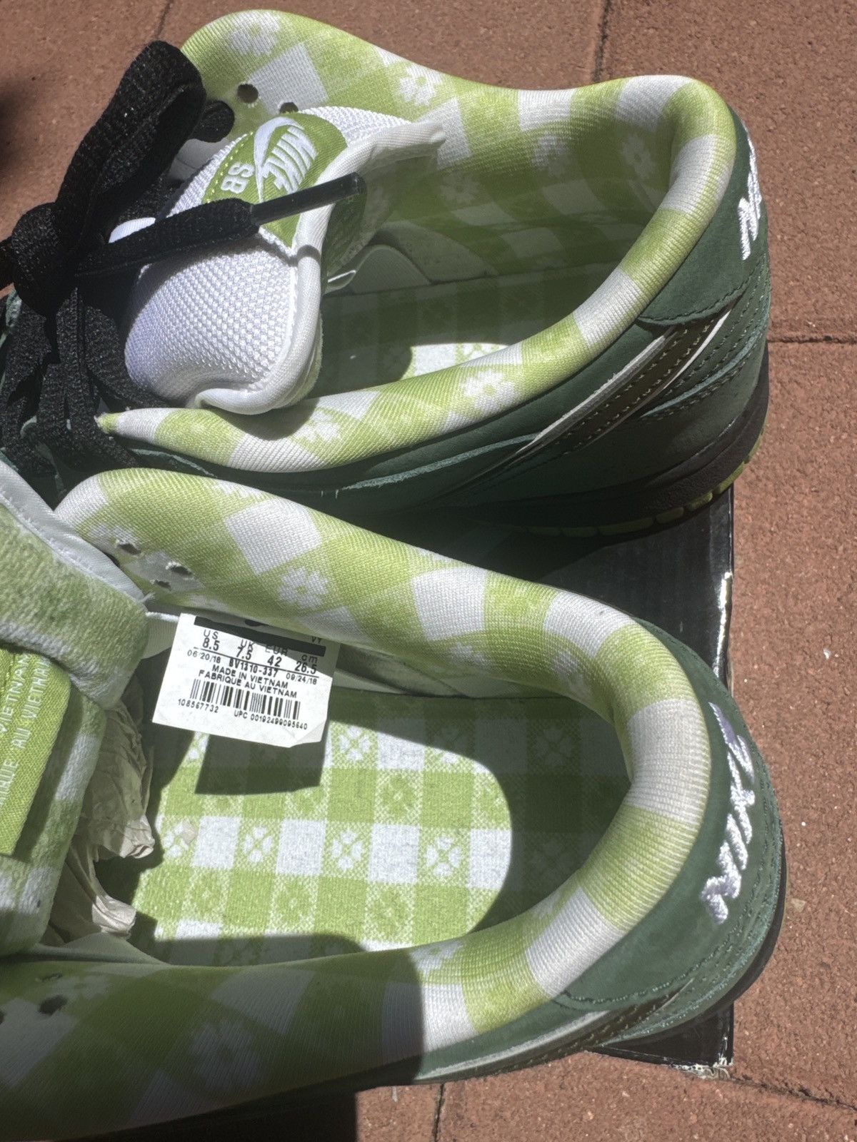 Nike Nike size 8.5 Green lobster dunk sb low Size US 8.5 / EU 41-42 - 11 Thumbnail