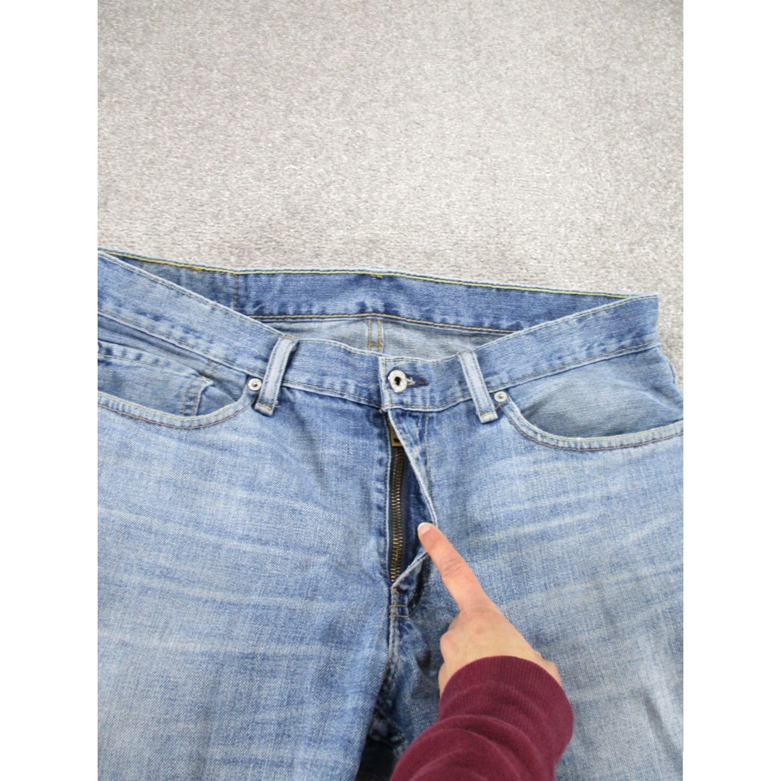 Levi's VINTAGE Levi's 514 Jeans Mens Slim Straight 34x31 Light Wash Denim Stains Included Regular Size Blue Mens Size US 34 / EU 50 - 7 Thumbnail