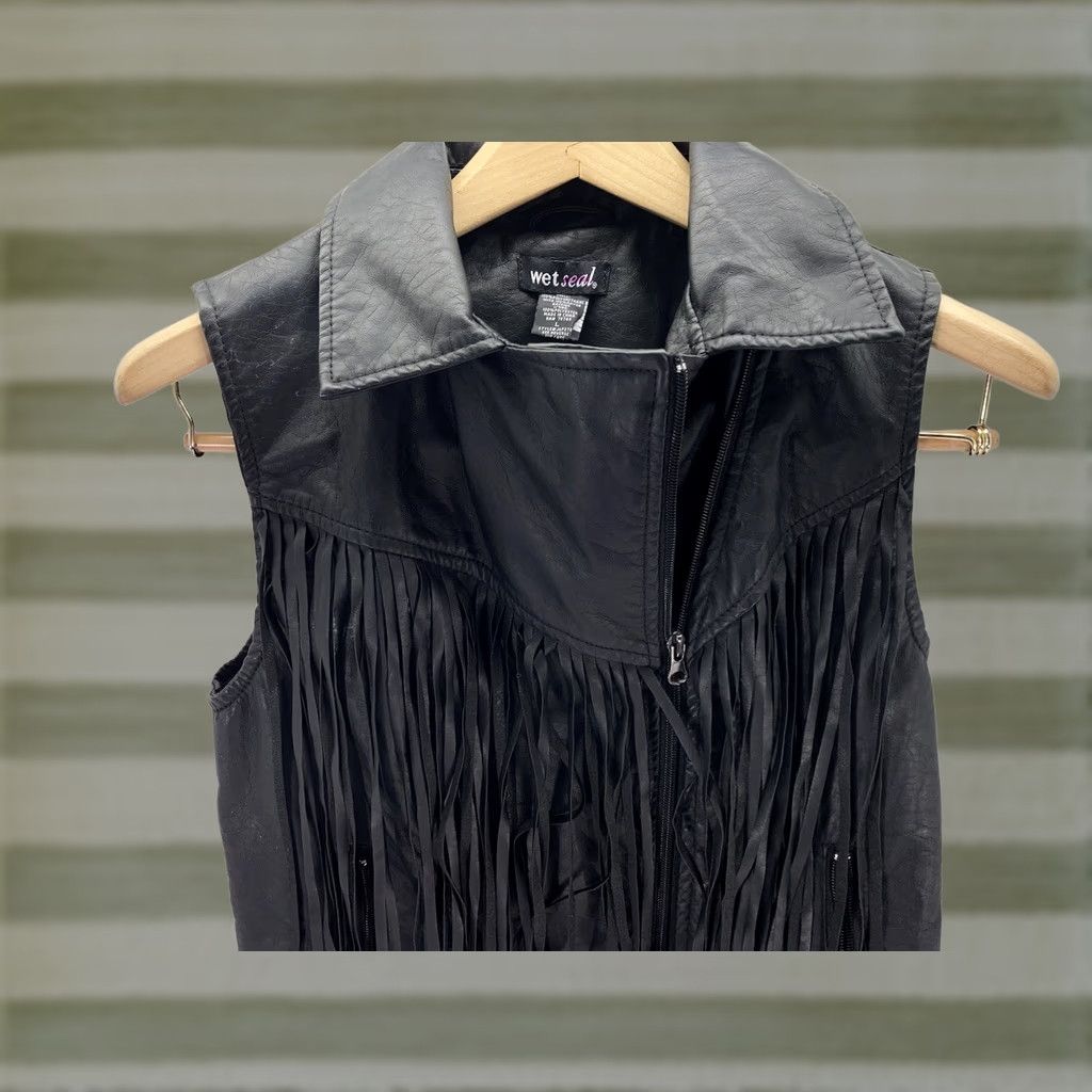 Vintage VINTAGE Wet-seal Vest Women L Black Full Zip Fringe Sleeveless Motorcycle Jacket Style Women's Leather Faux Leather Vest Black Fringe Full Zip L Women Size L / US 10 / IT 46 - 1 Thumbnail