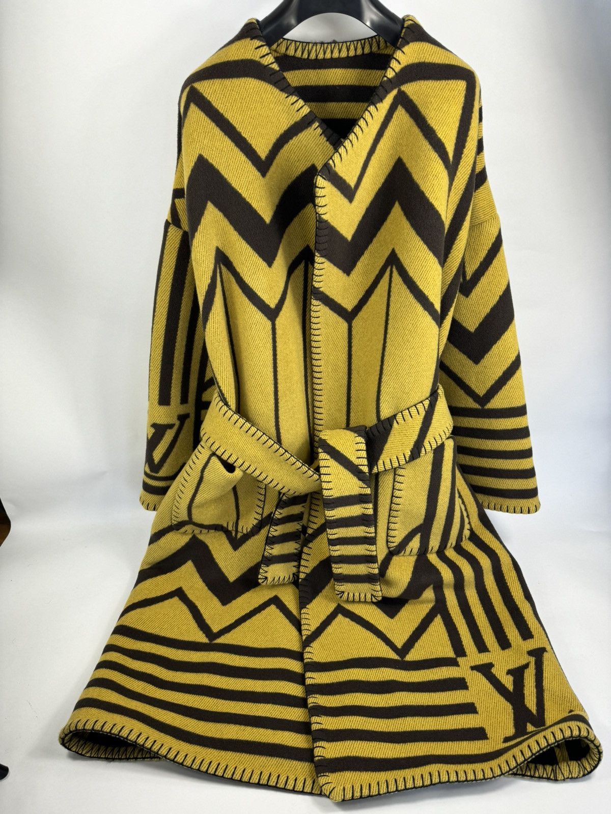 Louis Vuitton WOOL AND CASHMERE BLANKET COAT N- 1AFJXL (RARE) Size US XL / EU 56 / 4 - 5 Thumbnail