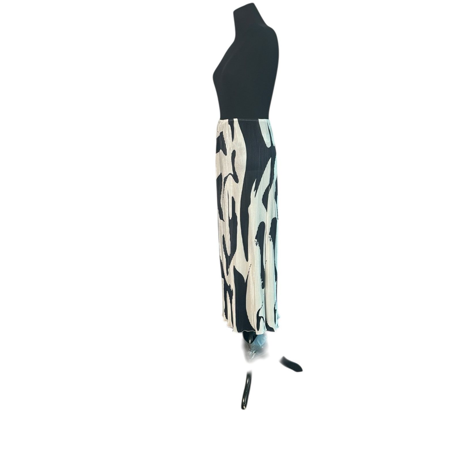 Shein Shein white black print pleated pull on maxi skirt size XL Size 34" / US 12 / IT 48 - 6 Thumbnail