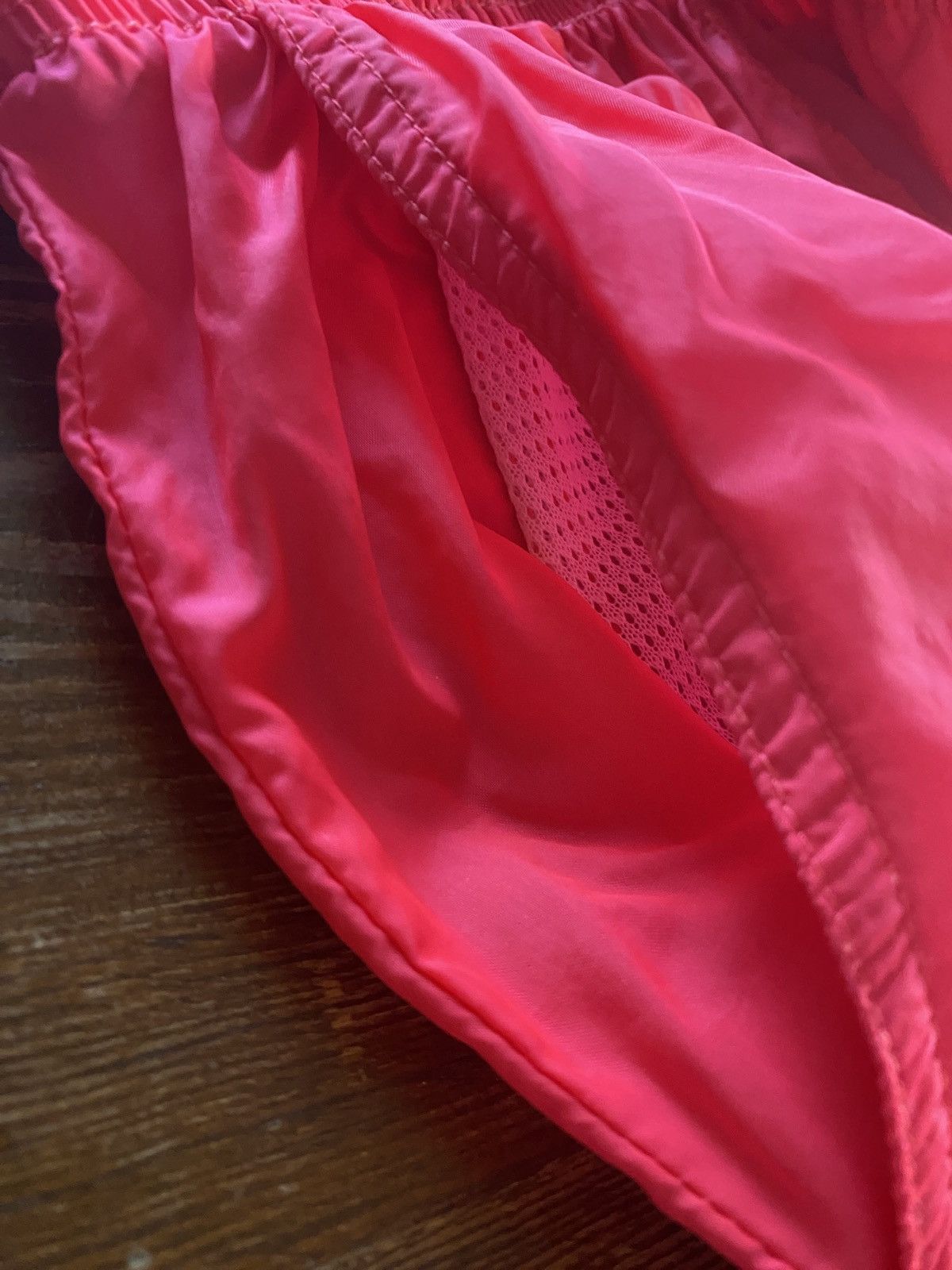 Reebok Vintage 80’s Reebok Hot Pink Nylon Running Short Shorts Size US 32 / EU 48 - 8 Thumbnail