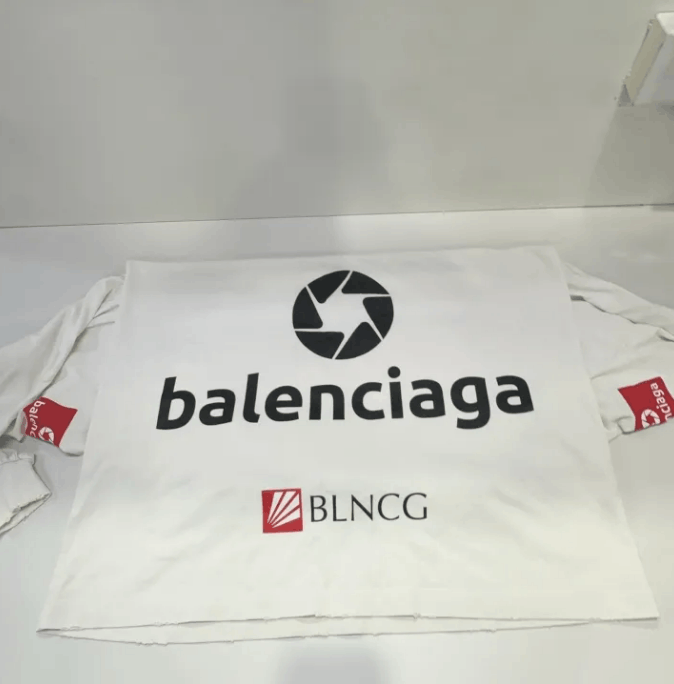 Balenciaga Balenciaga Oversized Long-Sleeve T-Shirt 1M Size US S / EU 44-46 / 1 - 13 Thumbnail