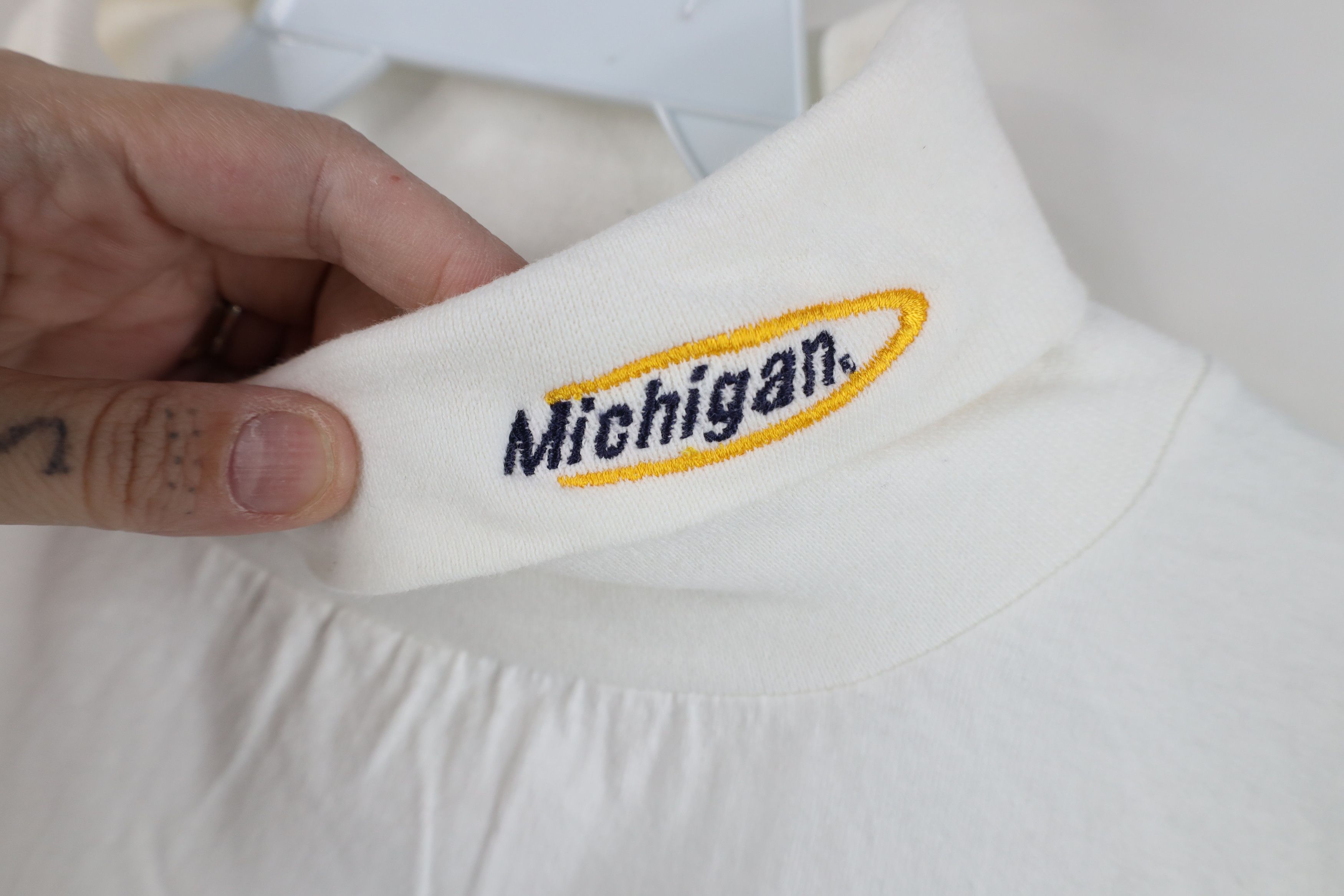 Vintage Vintage 90s University of Michigan Turtleneck T-Shirt White Size US L / EU 52-54 / 3 - 4 Thumbnail