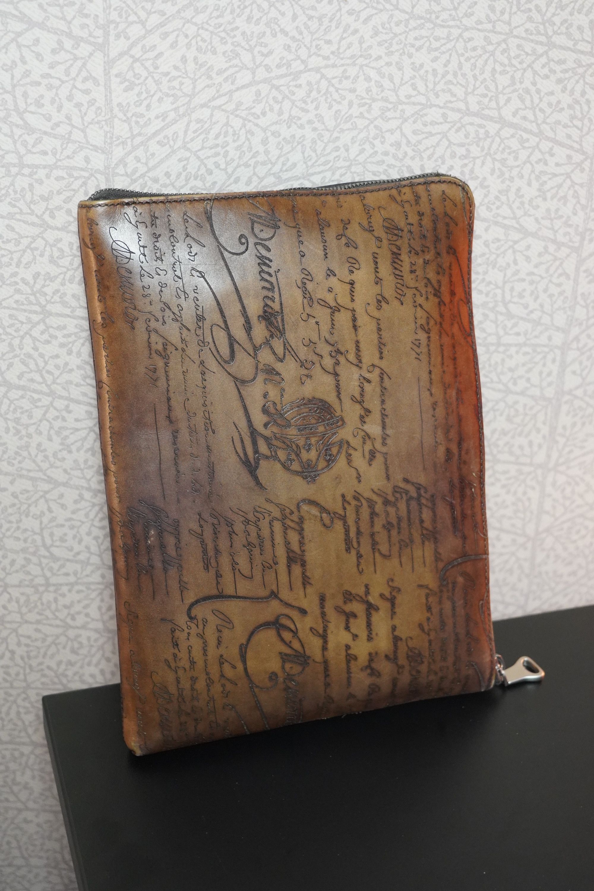 Berluti Berluti / Scritto Calligraphy Leather Clutch Bag / Brown Size ONE SIZE - 7 Thumbnail