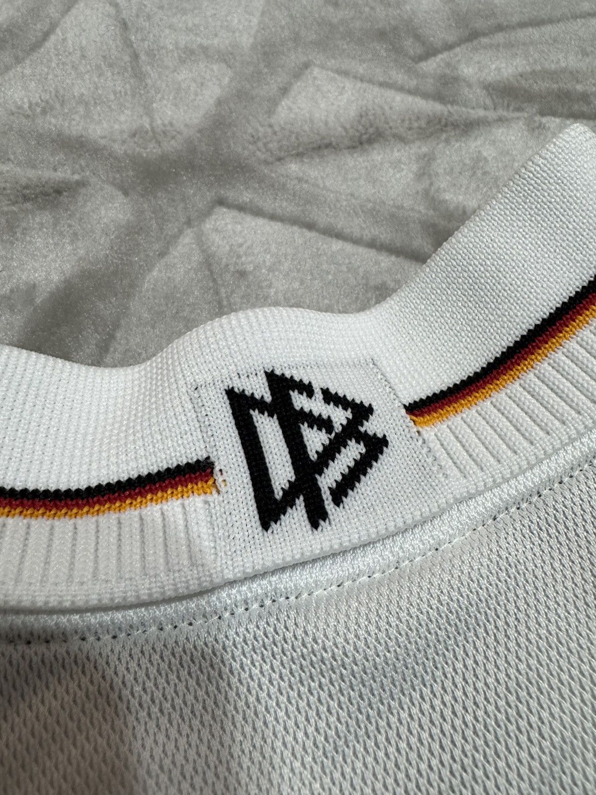Adidas Adidas Equipment Deutschland 2000/2001 XL soccer jersey Size US XL / EU 56 / 4 - 7 Thumbnail