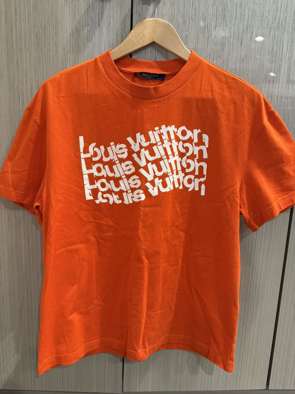 Louis Vuitton Louis Vuitton Orange Logo T Shirt Size US S / EU 44-46 / 1 - 1 Thumbnail
