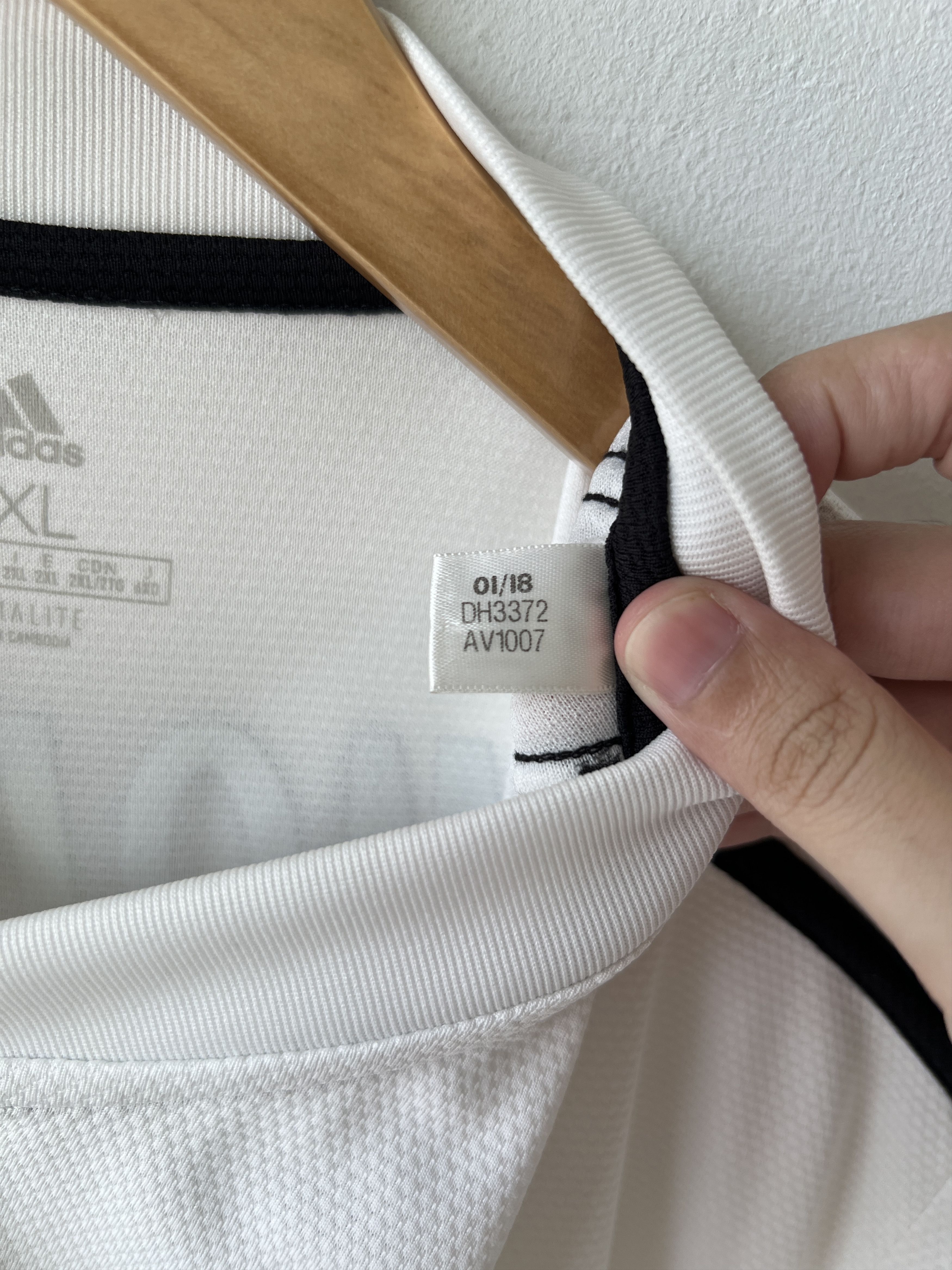 Adidas (XXL) Real Madrid 2018-19 Home Kit Modric #10 Size US XXL / EU 58 / 5 - 4 Thumbnail