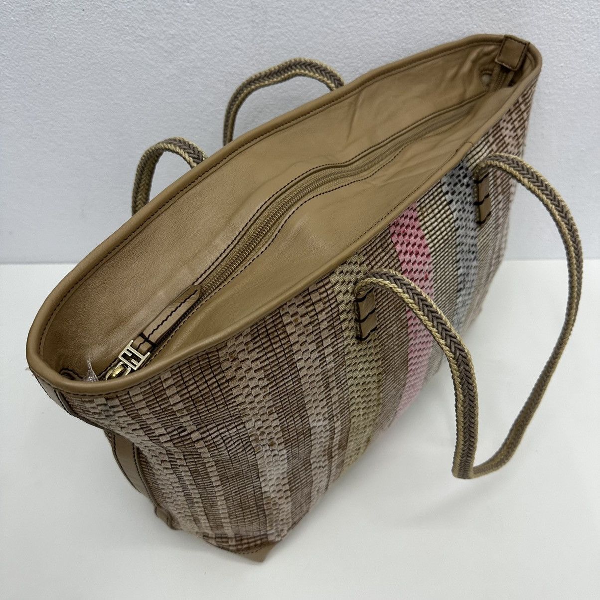 Fendi ‼️YES‼️ AUTHENTIC FENDI WOVEN RAFIA ROLL TOTE BAG Size ONE SIZE - 6 Thumbnail