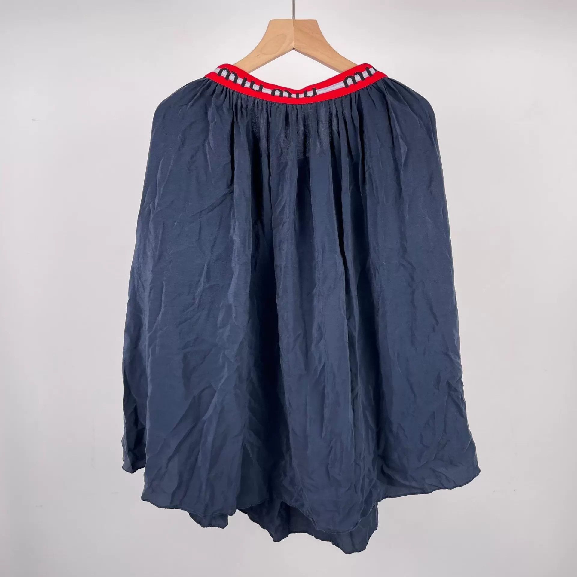 Miu Miu MIU MIU Women's Silk Pleated Skirt Size 26" / US 2 / IT 38 - 2 Thumbnail