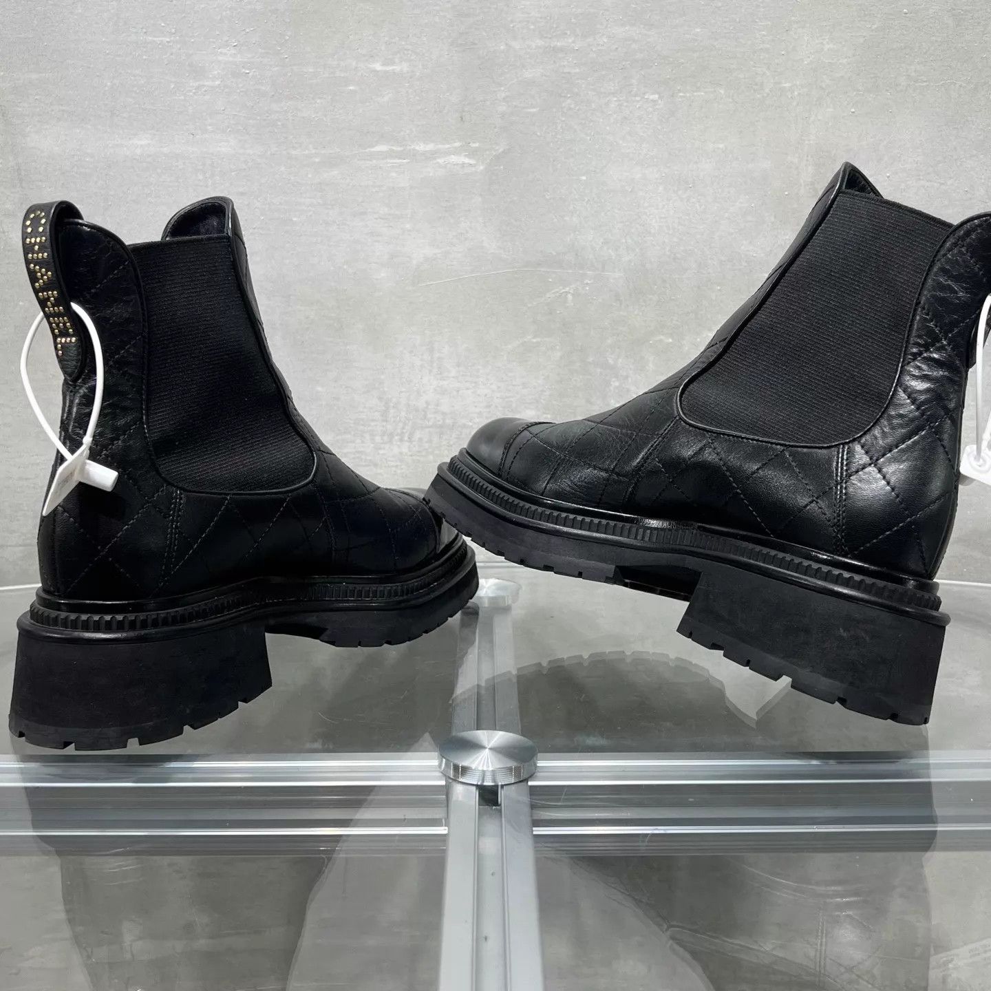 Chanel Chanel 23A Quilted Chelsea Boots 38 YH26911 Size US 7.5 / IT 37.5 - 5 Thumbnail