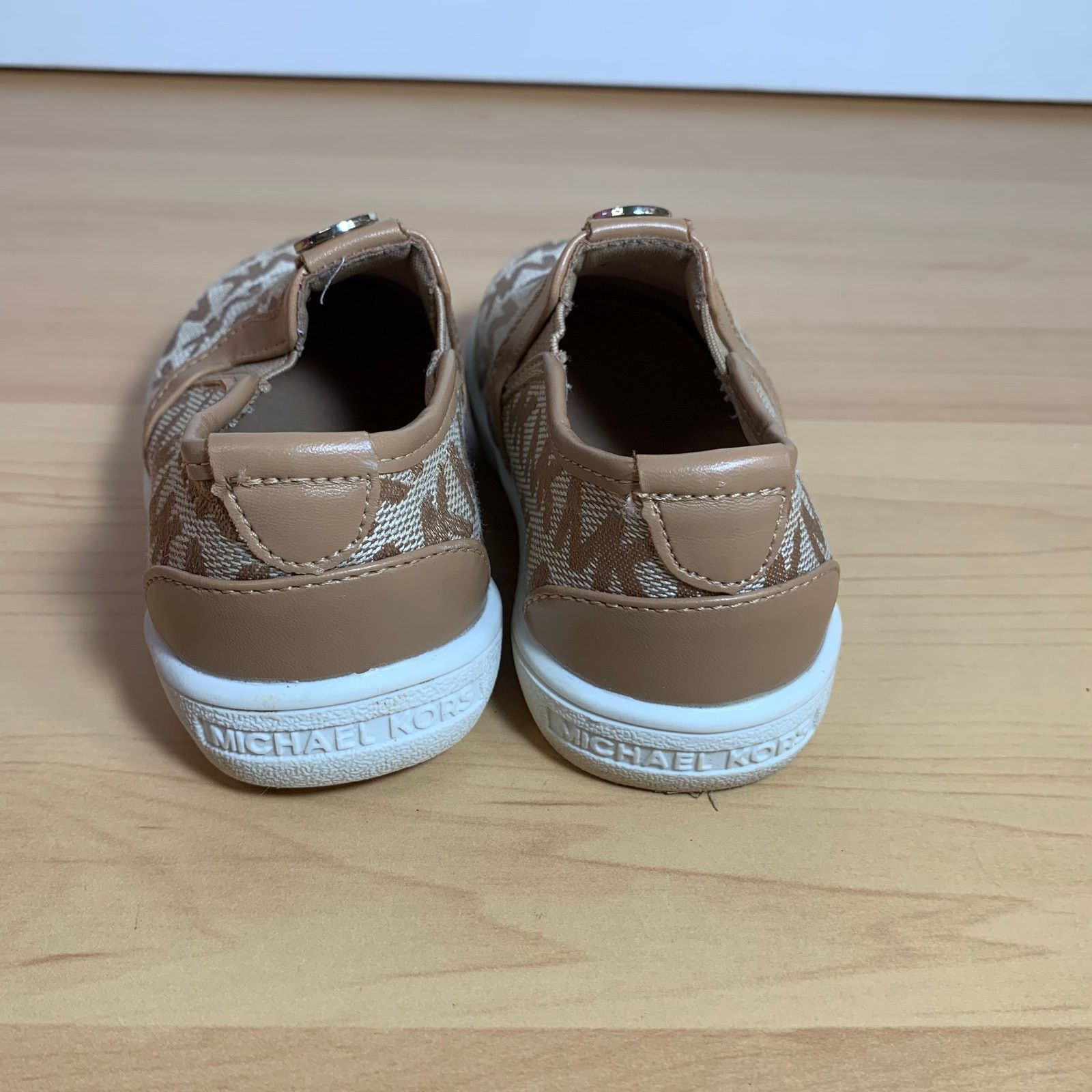 Michael Kors Kids' Michael Kors Tan/White Shoes with Logo Print Size 5US Size US 5 / EU 37 - 6 Thumbnail