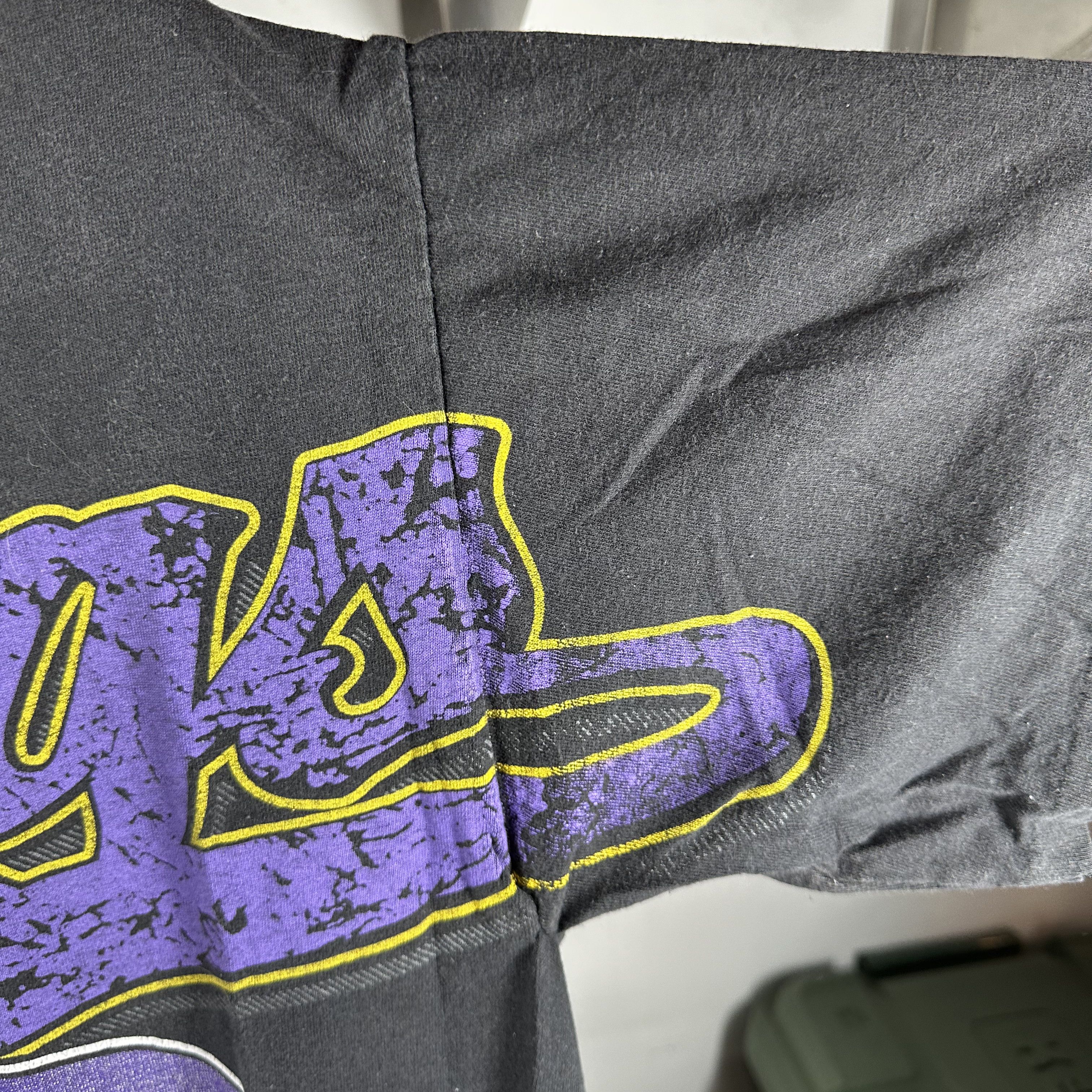 Vintage Vintage 90s Minnesota Vikings Football NFL Helmet T-Shirt Size US L / EU 52-54 / 3 - 6 Thumbnail