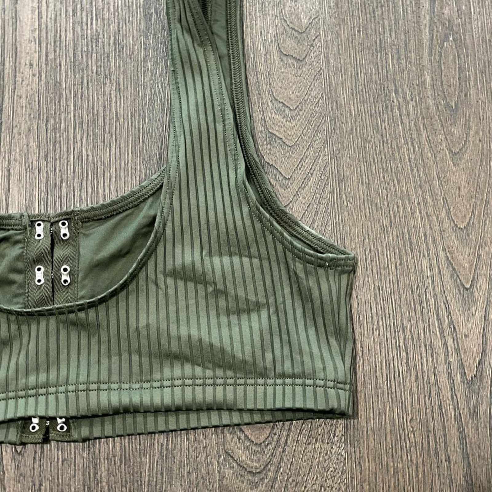 Victoria's Secret Victoria’s Secret Green Ribbed Hook Crop Top - Size L Size L / US 10 / IT 46 - 4 Thumbnail
