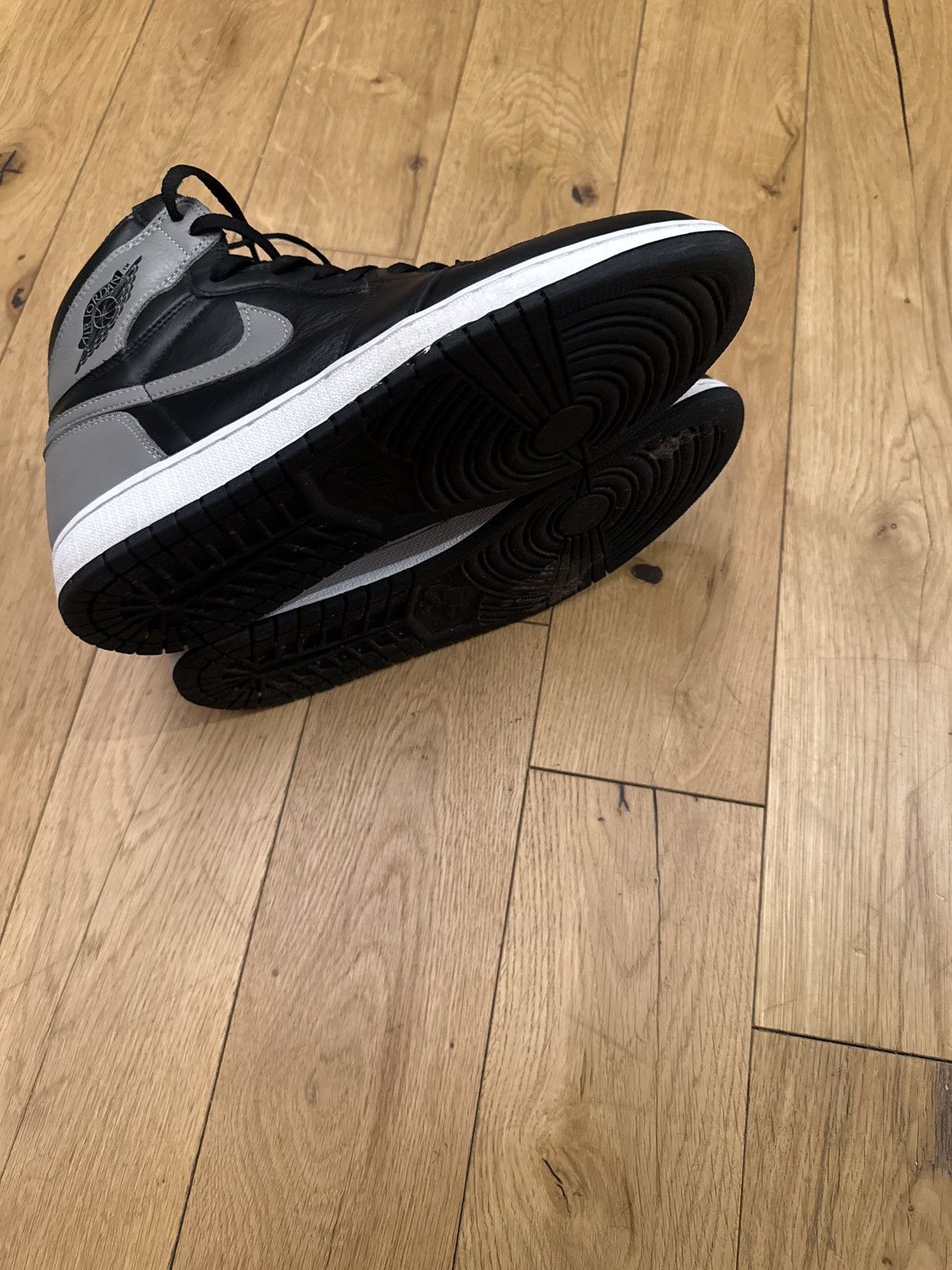 Jordan Brand Air Jordan 1 Retro High OG Shadow 2018 Size 11 555088-013 Size US 11 / EU 44 - 3 Thumbnail