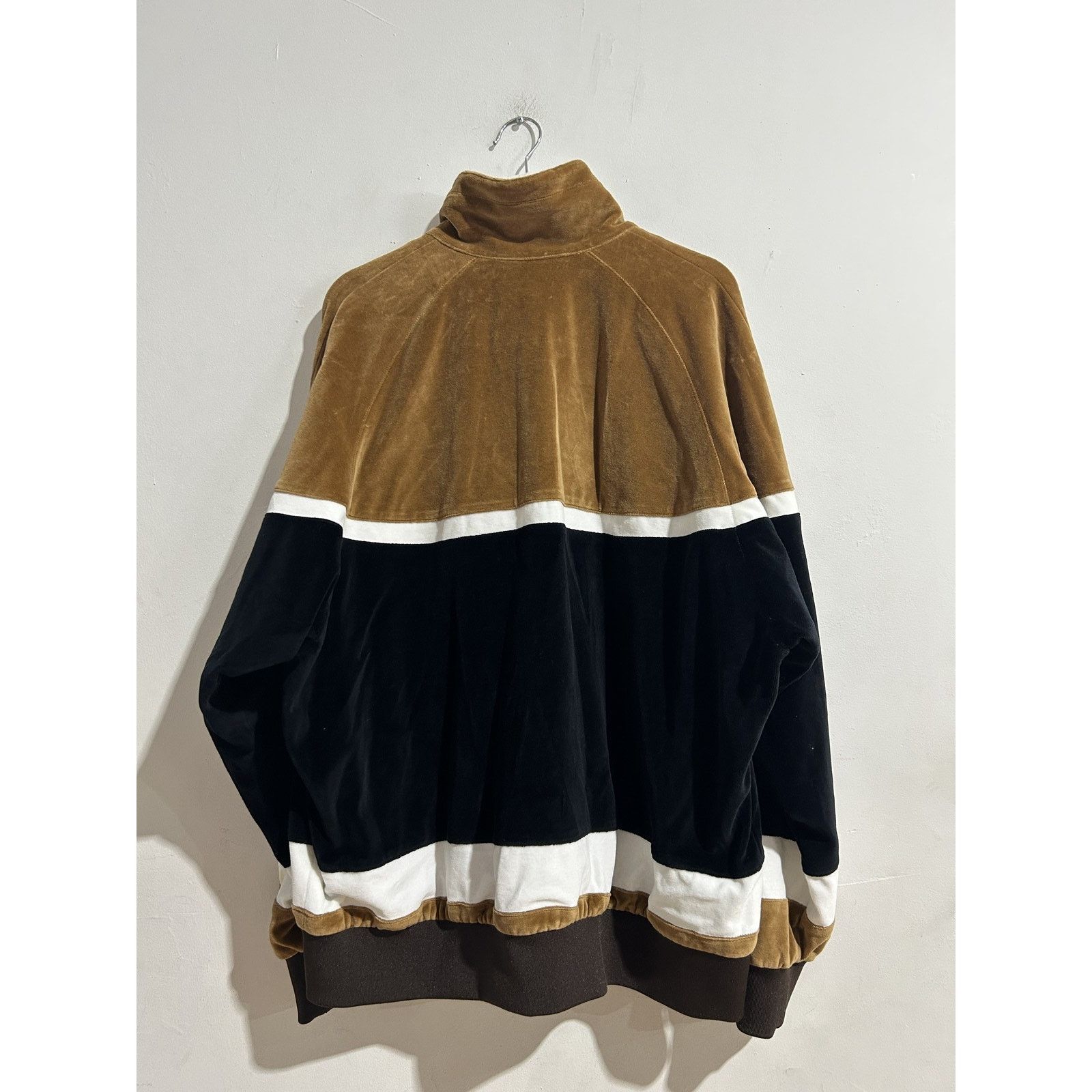Burberry BURBERRY LOGO PATCH VELOUR JACKET SIZE XL PREOWNED Size US XL / EU 56 / 4 - 4 Thumbnail