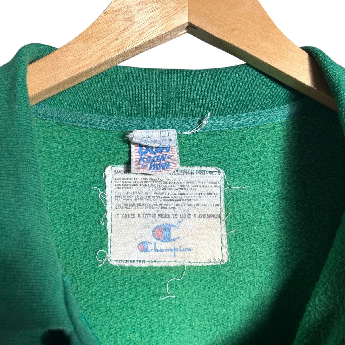 Champion Vintage Champion Logo Sweatshirt Size US XL / EU 56 / 4 - 4 Thumbnail
