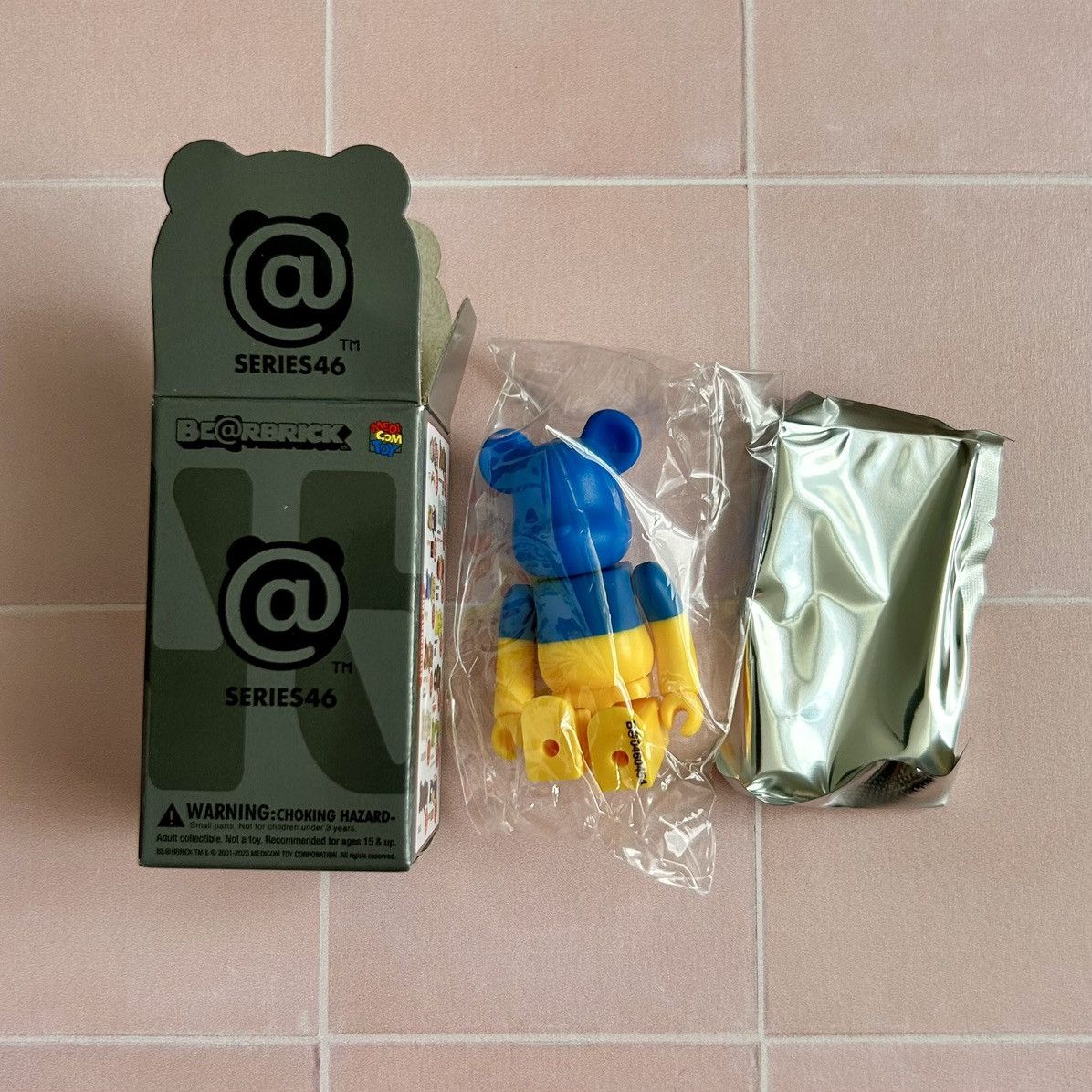 Medicom Bearbrick 100% Bearbrick 46 Be@rbrick Series 46 - Flag Ukraine