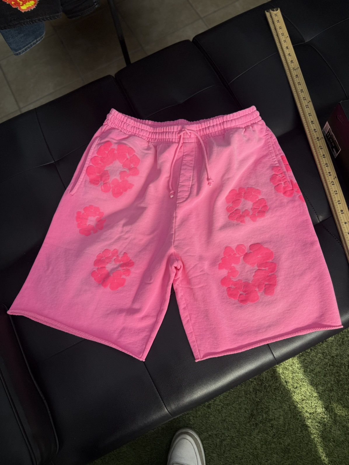DENIM TEARS Denim Tears 2025 Cotton Wreath Shorts Pink Size XL Size US 36 / EU 52 - 1 Thumbnail