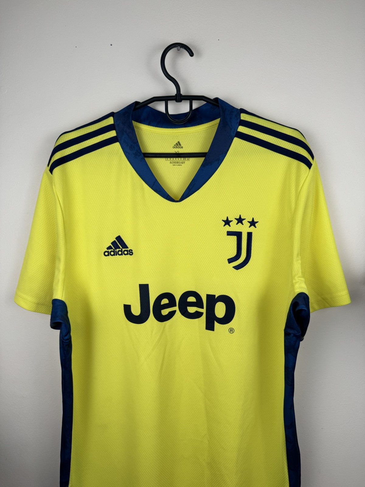 Adidas Juventus 2020 Home GK Goalkeeper football Shirt Jersey XL Size US XL / EU 56 / 4 - 7 Thumbnail
