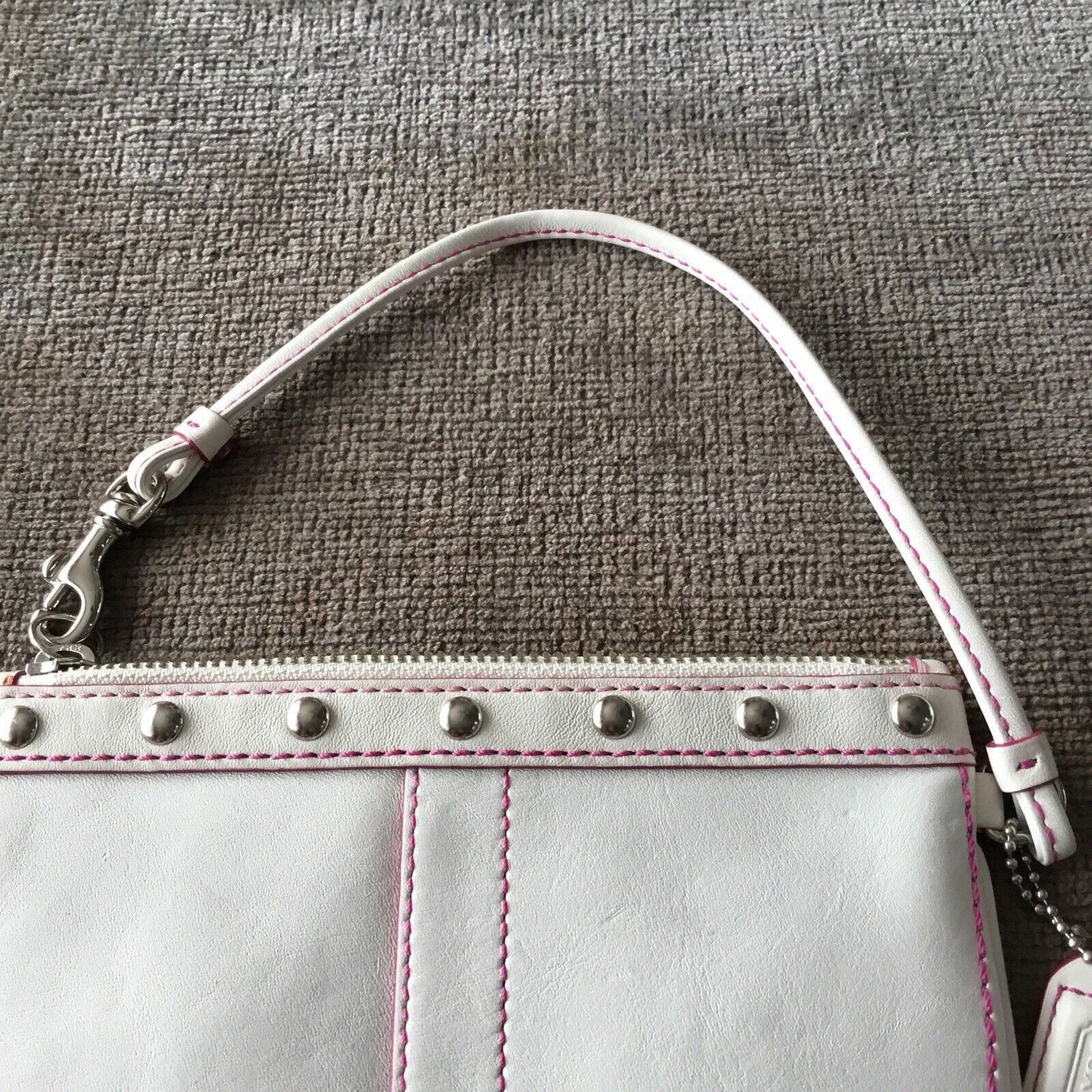 Coach VINTAGE RARE COACH HEART CUTOUT WRISTLET WALLET COIN PURSE Size ONE SIZE - 7 Thumbnail