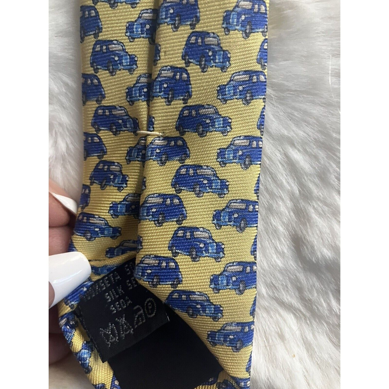 Burberry RARE Vintage Burberry London tie with blue cars 1 different Size ONE SIZE - 9 Thumbnail