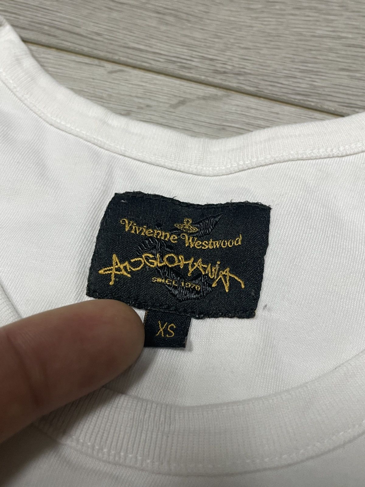 Vivienne Westwood Vivienne Westwood big embossed orb bottle tee shirt Size US XS / EU 42 / 0 - 5 Thumbnail