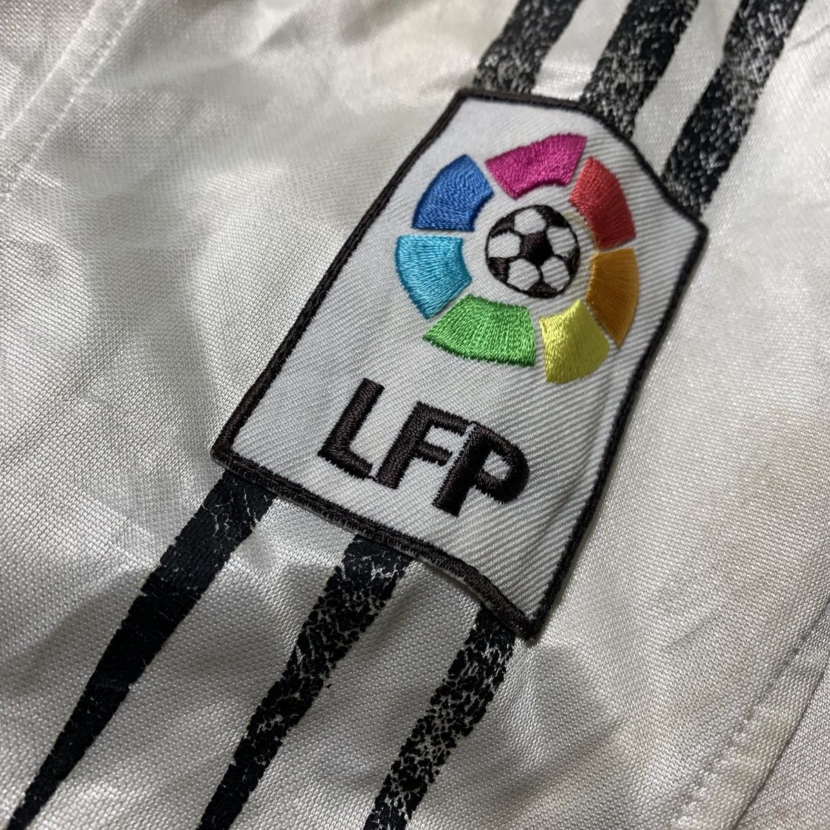 Adidas Rare🔥2000s David Beckham Real Madrid Jerseys Size US L / EU 52-54 / 3 - 9 Thumbnail