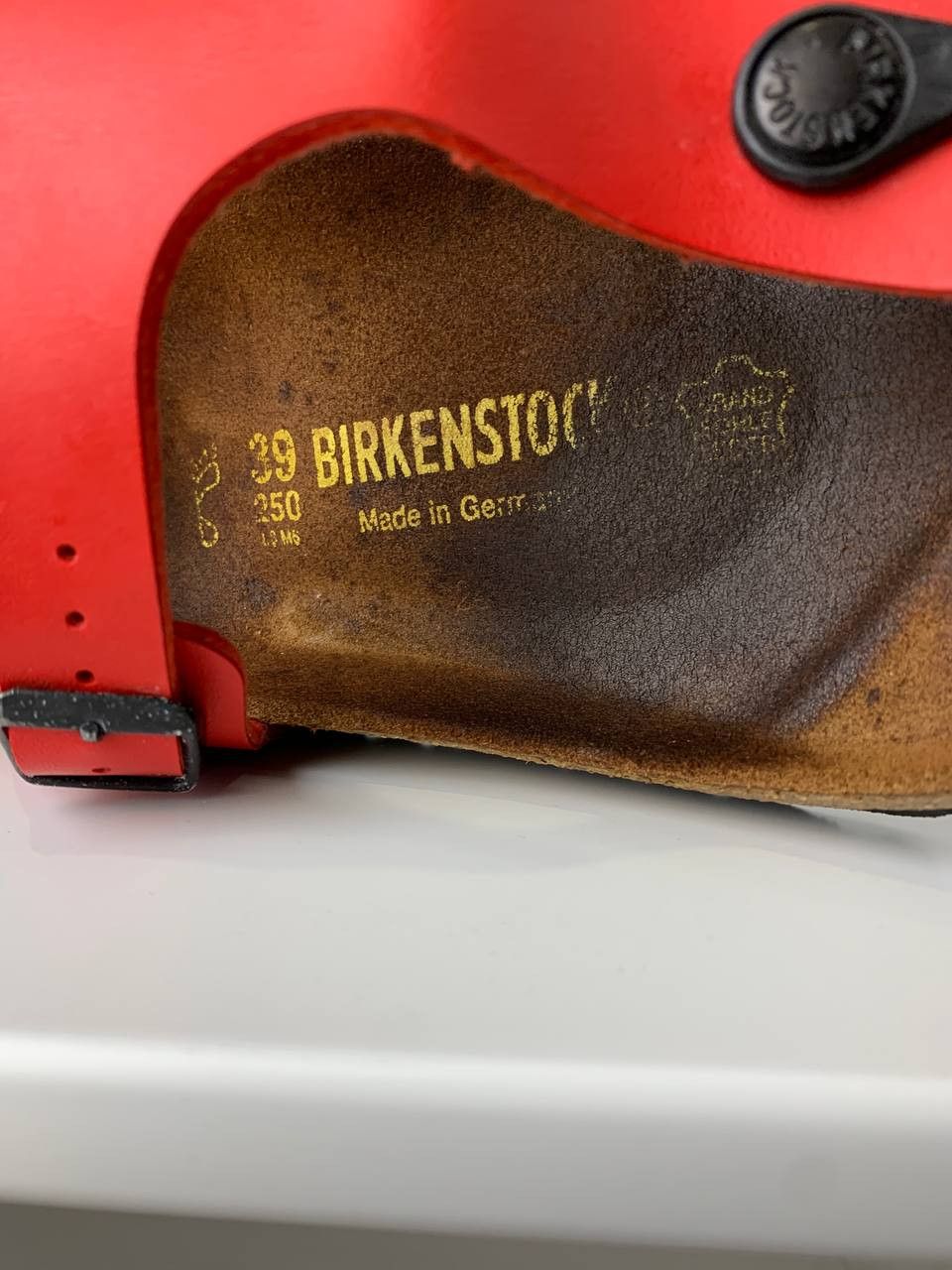 Birkenstock Birkenstock Women Gizeh Old Red Patent Flip Flops Size US 7 / IT 37 - 11 Thumbnail
