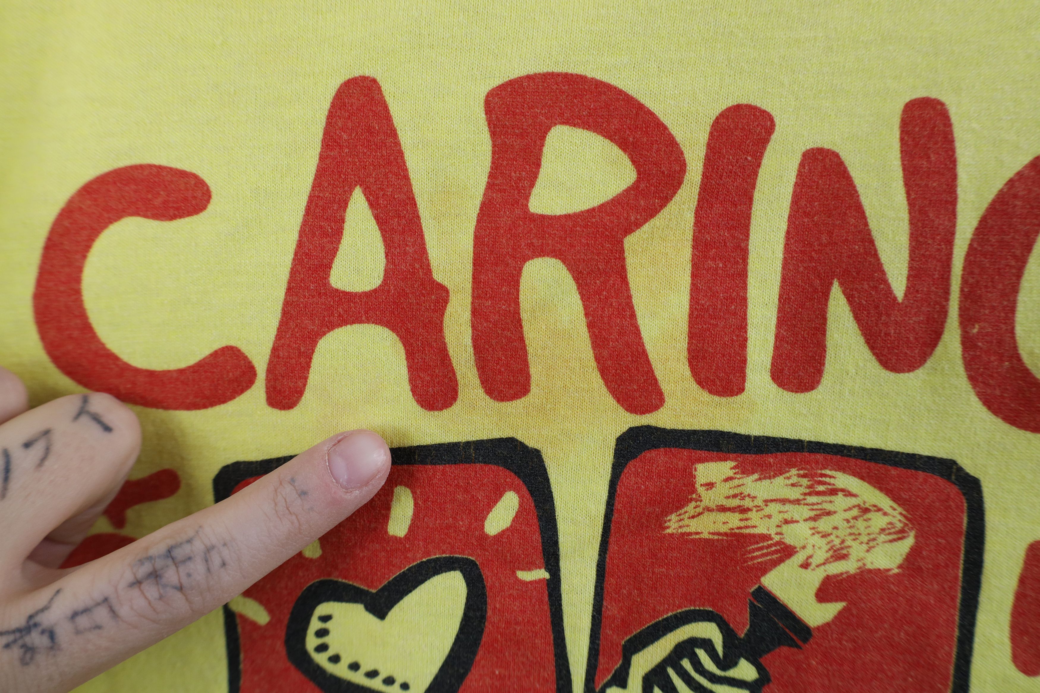 Vintage Vintage Y2K United Way Keith Haring Art T-Shirt Yellow USA Size US L / EU 52-54 / 3 - 7 Thumbnail