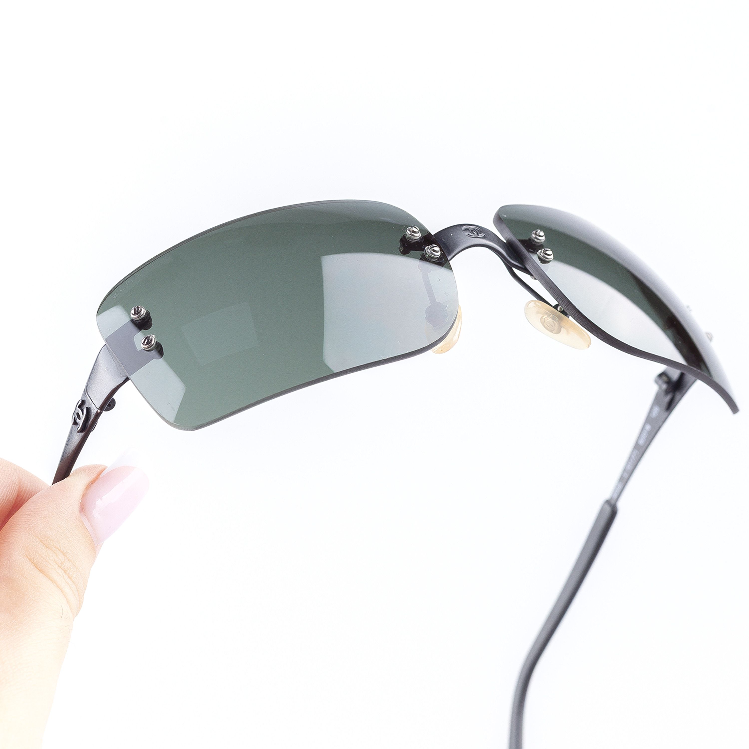Chanel Chanel 4005 C.101/71 Rimless Vintage Sunglasses Size ONE SIZE - 8 Thumbnail