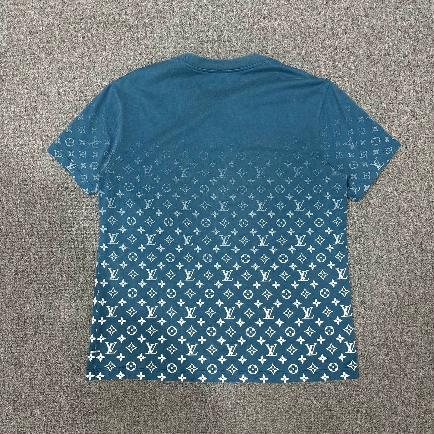 Louis Vuitton LV blue allover print gradient short sleeve M 95new Size US M / EU 48-50 / 2 - 2 Thumbnail