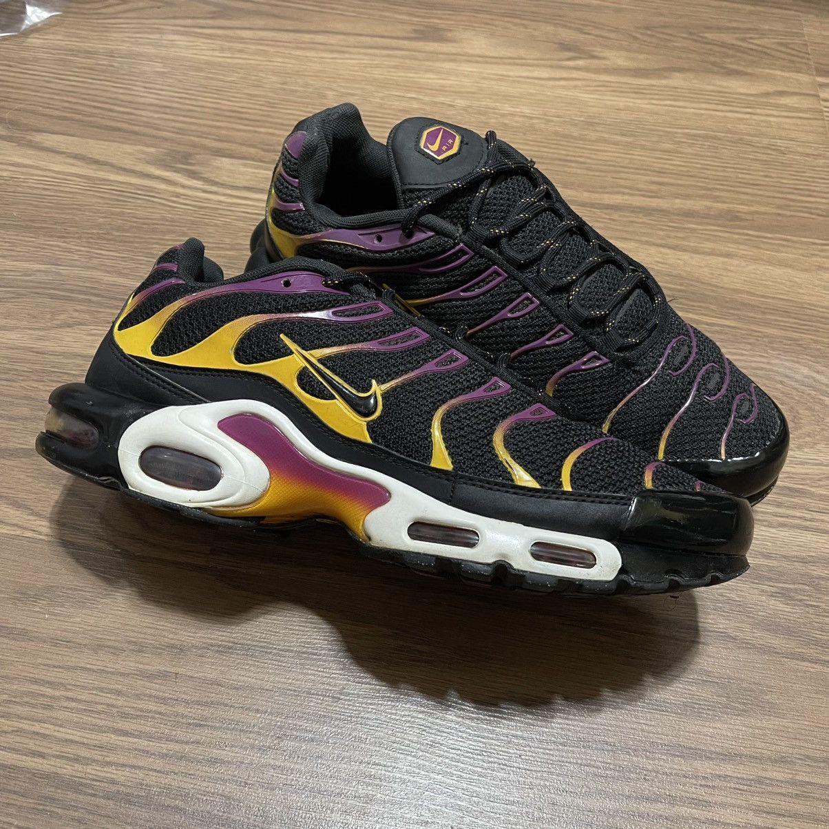 Nike Nike Air Max Plus Black Berry Gold Lakers Size US 11.5 / EU 44-45 - 2 Thumbnail