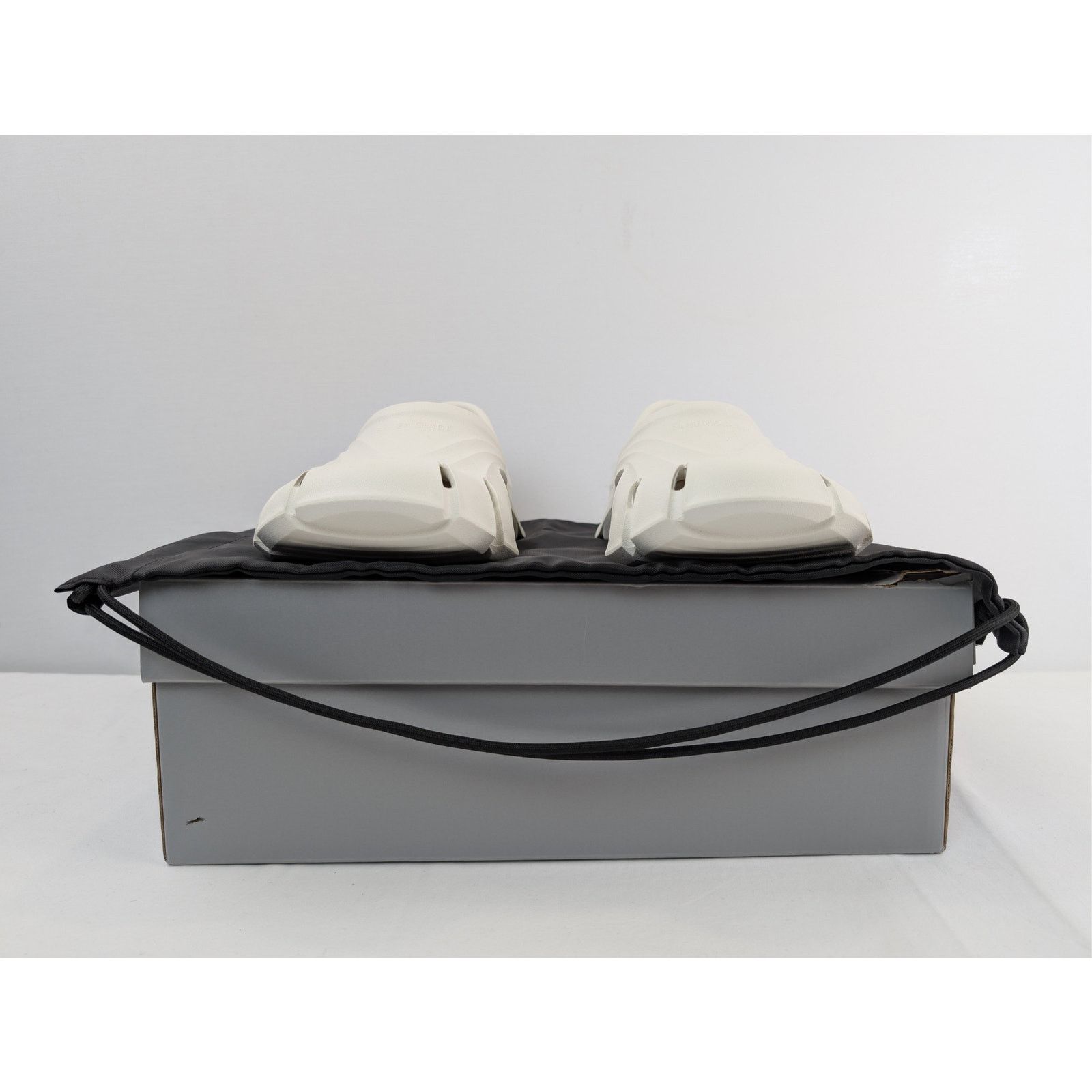 Balenciaga o1rshd1 Classic Mold Closed Slide Sandals in Eggshell Size US 13 / EU 46 - 18 Thumbnail