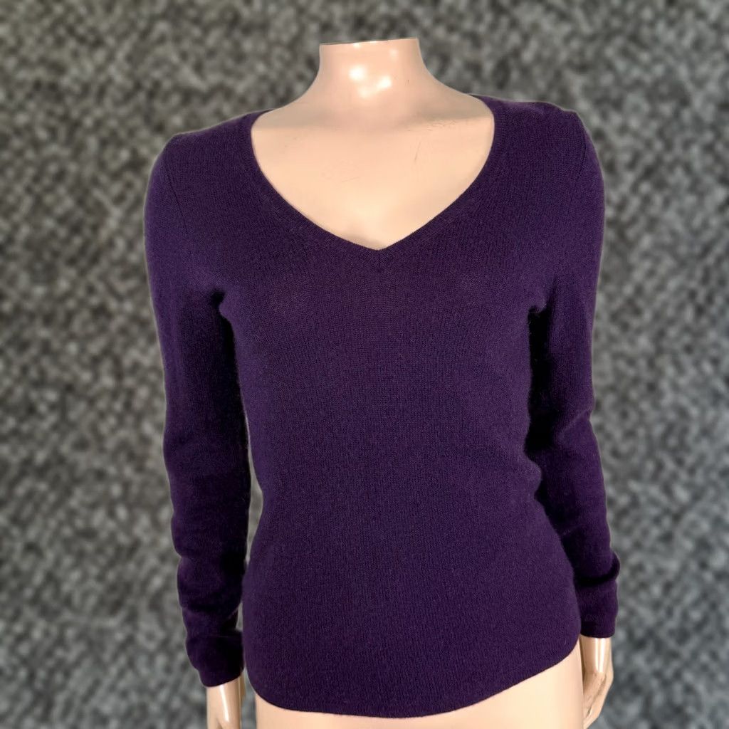 Ann Taylor Ann Taylor Women's Sweater Purple L/S V-Neck Cashmere XSP Petite Pullover Size XS / US 0-2 / IT 36-38 - 1 Thumbnail