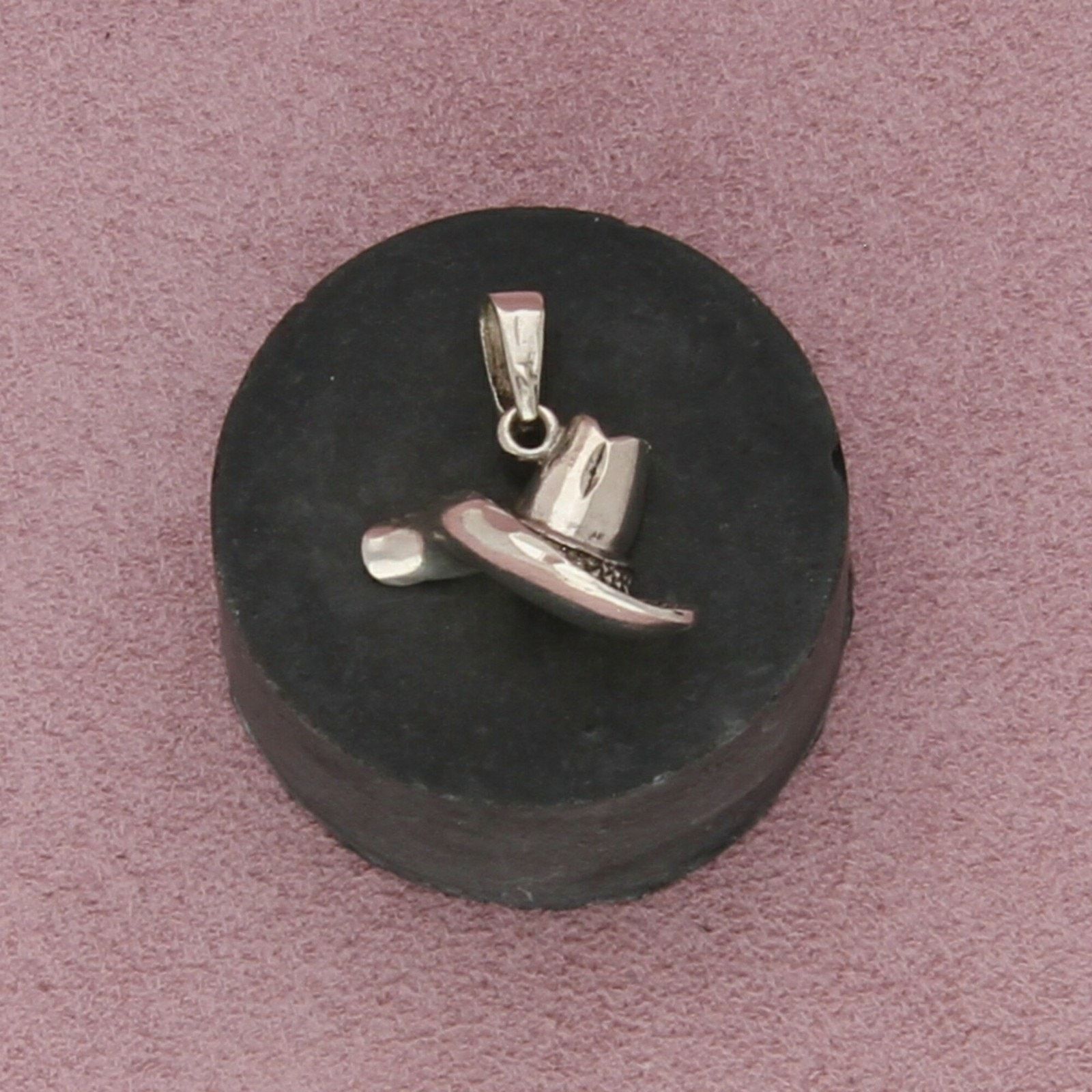 Sterling Silver sterling silver vintage diamond-cut hat pendant Size ONE SIZE - 1 Thumbnail